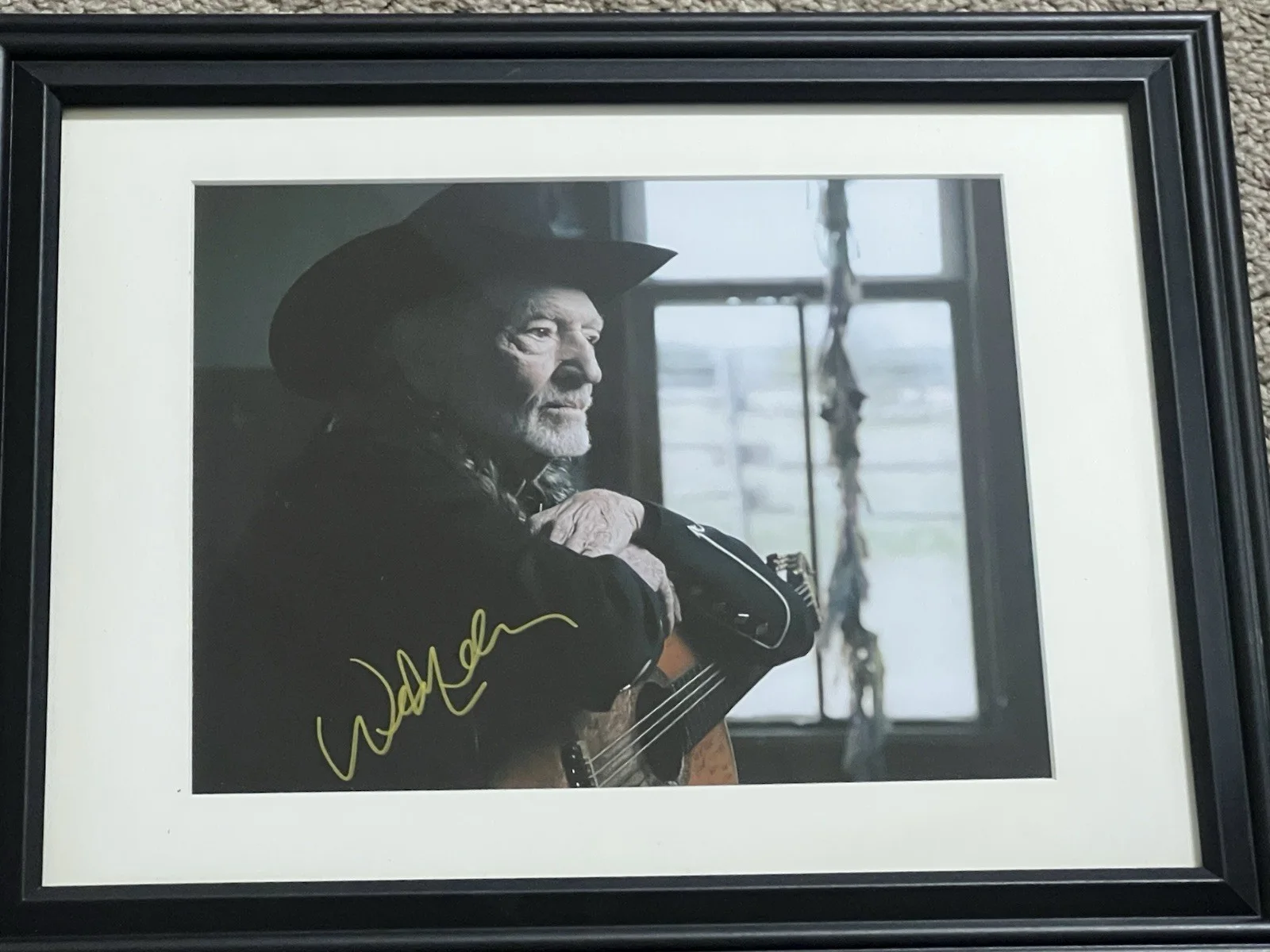WILLIE NELSON Autographed 8 X 11.5 Signed Photo Framed Country Legend, изображение 2
