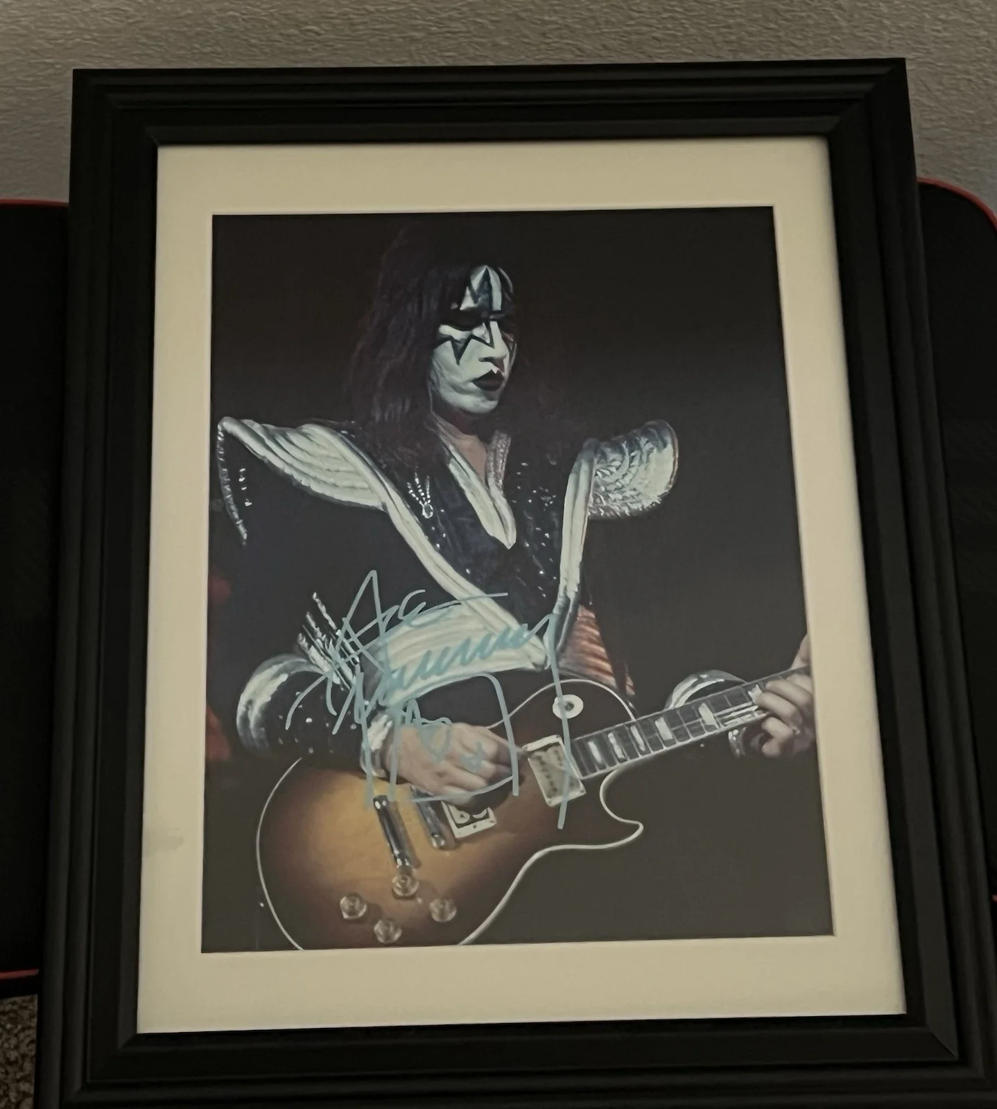 ACE FREHLEY Of KISS Autographed signed 8x11.5 photo Fully Framed, изображение 3