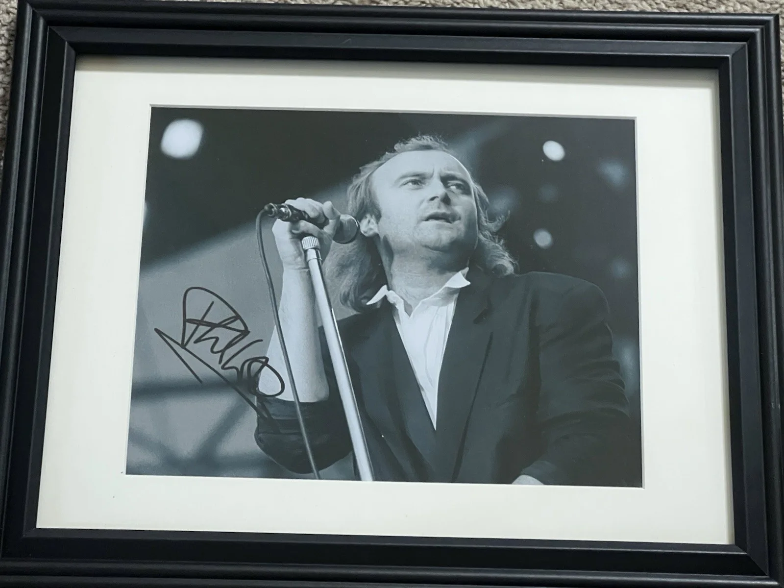 PHIL COLLINS Autographed 8 X 11.5 signed photo Rock Pop Music Legend, image 2
