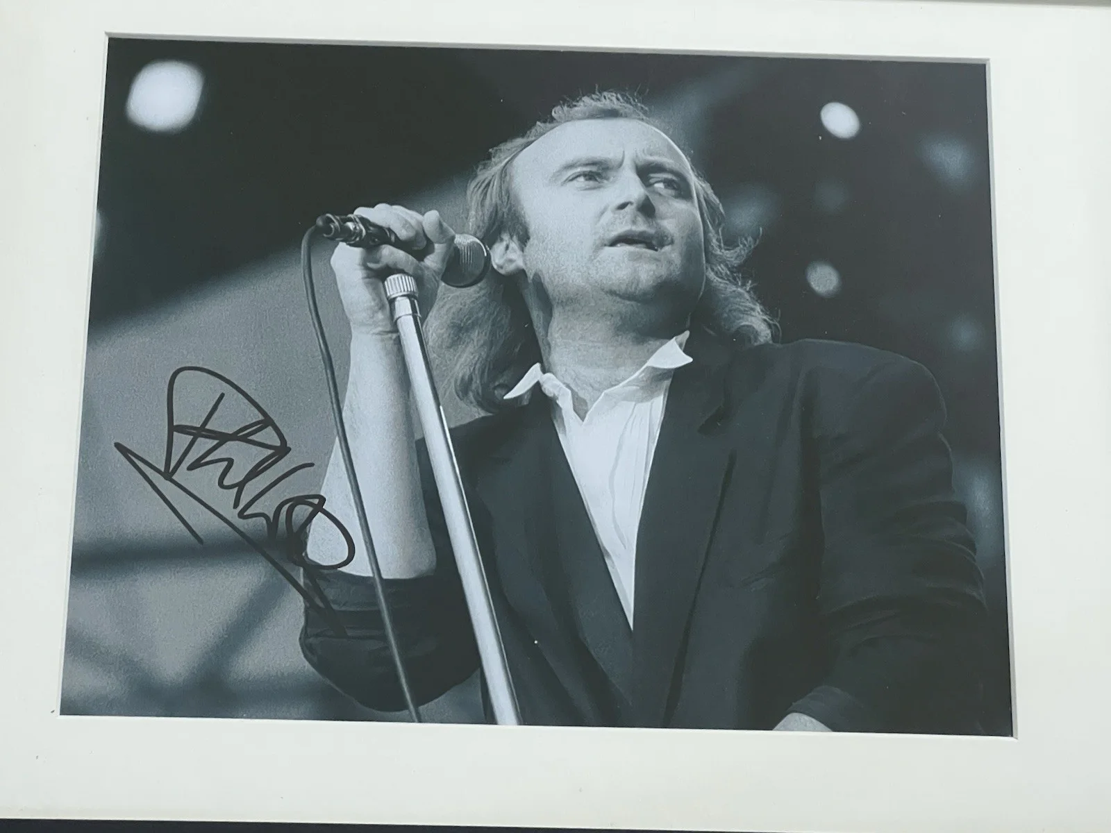 PHIL COLLINS Autographed 8 X 11.5 signed photo Rock Pop Music Legend, image 3