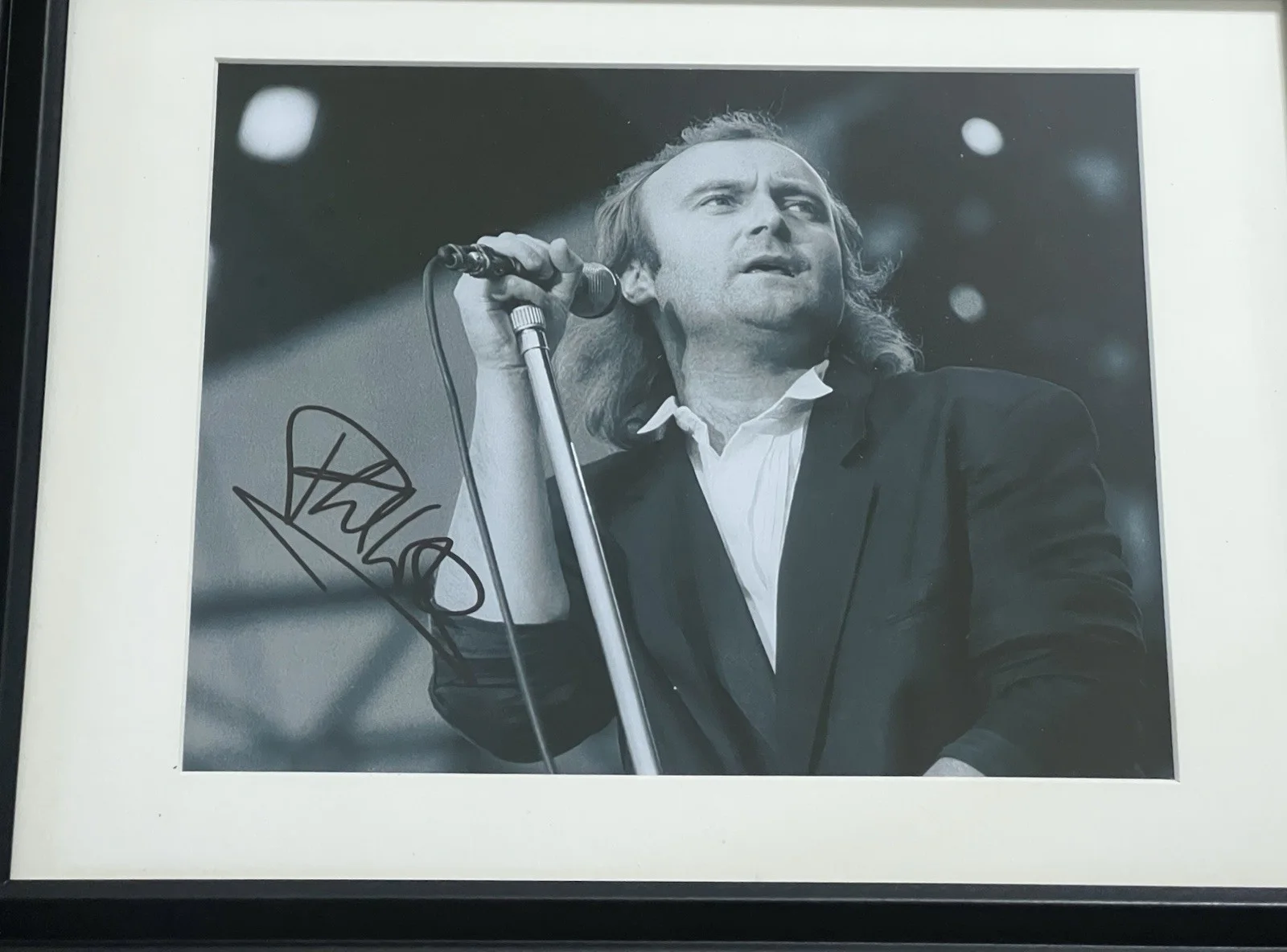 PHIL COLLINS Autographed 8 X 11.5 signed photo Rock Pop Music Legend, image 4