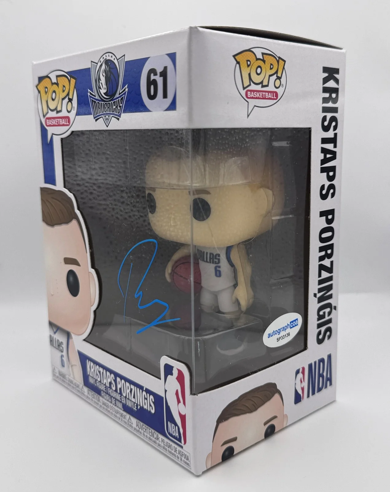 Kristaps Porzingis — Kristaps Porzingis AUTOGRAPH Signed Dallas Mavericks NBA 61 Funko Pop ACOA, изображение 2