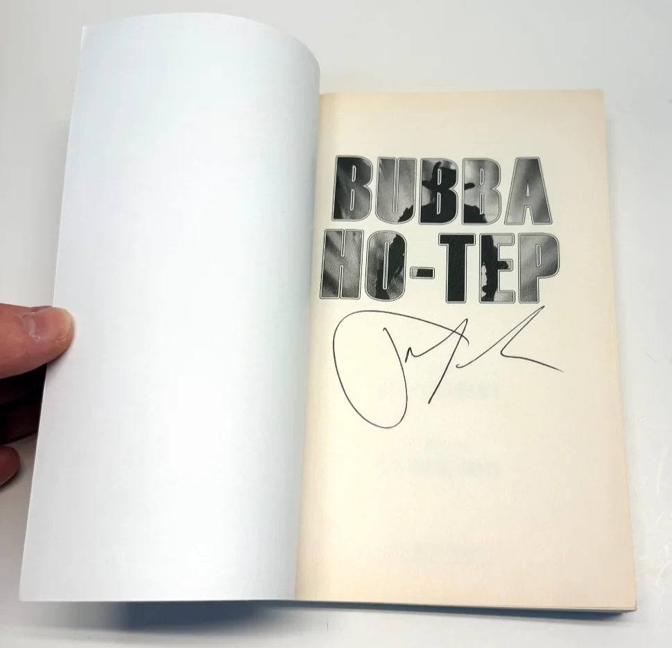 Joe R Lansdale — Dark Delicacies Bubba Ho-Tep In Person Signed Joe Lansdale Soft Cover Book, изображение 3