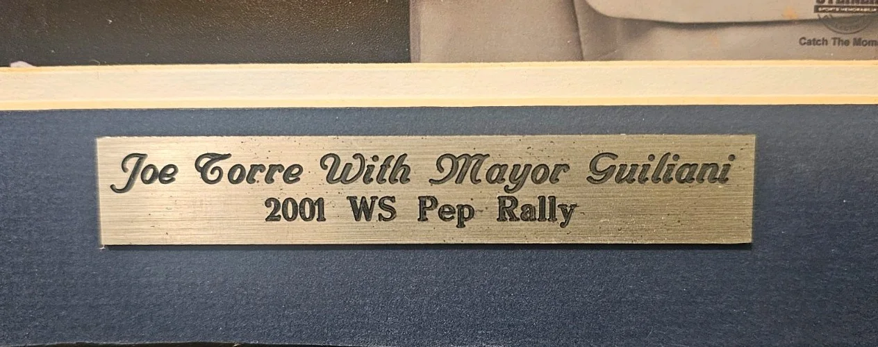 Joe Torre Mayor Rudy Giuliani New York Yankees 9-11-01 WS pep rally matted 11x14, изображение 2