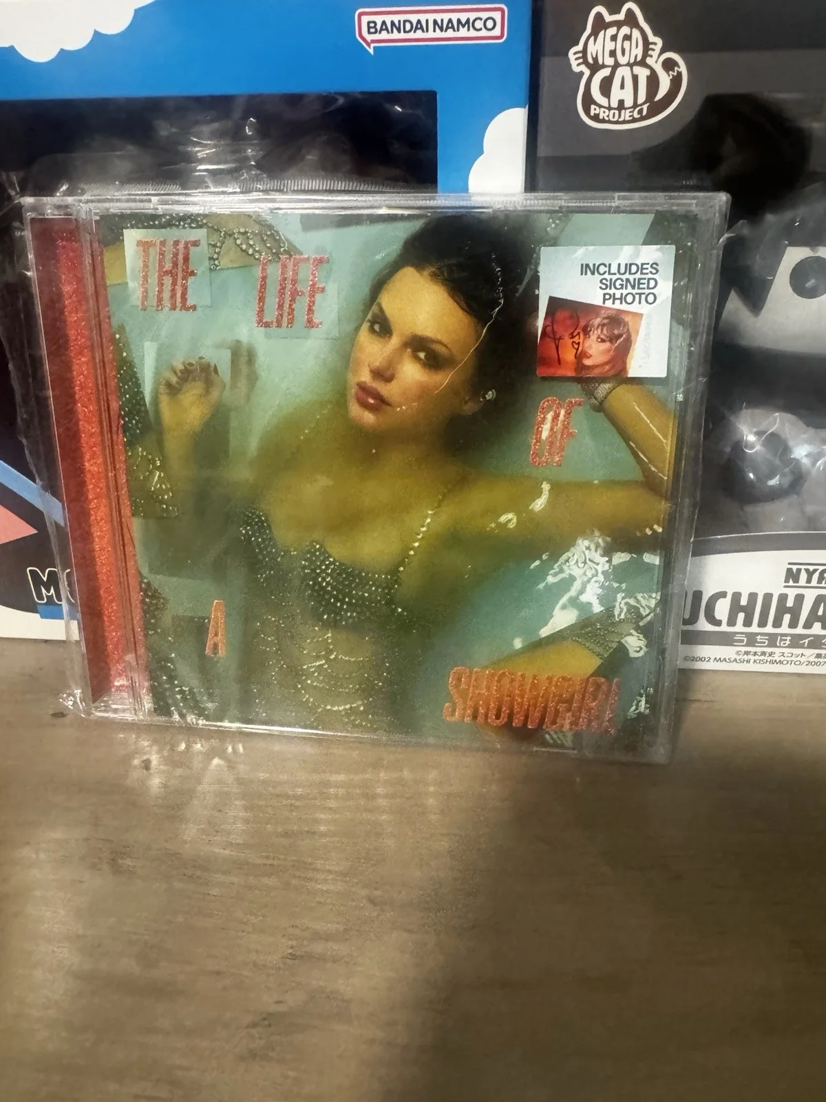 Taylor Swift The Life of a Showgirl CD + Hand Signed Photos 1-2-4Bundle of 3 NEW, изображение 4