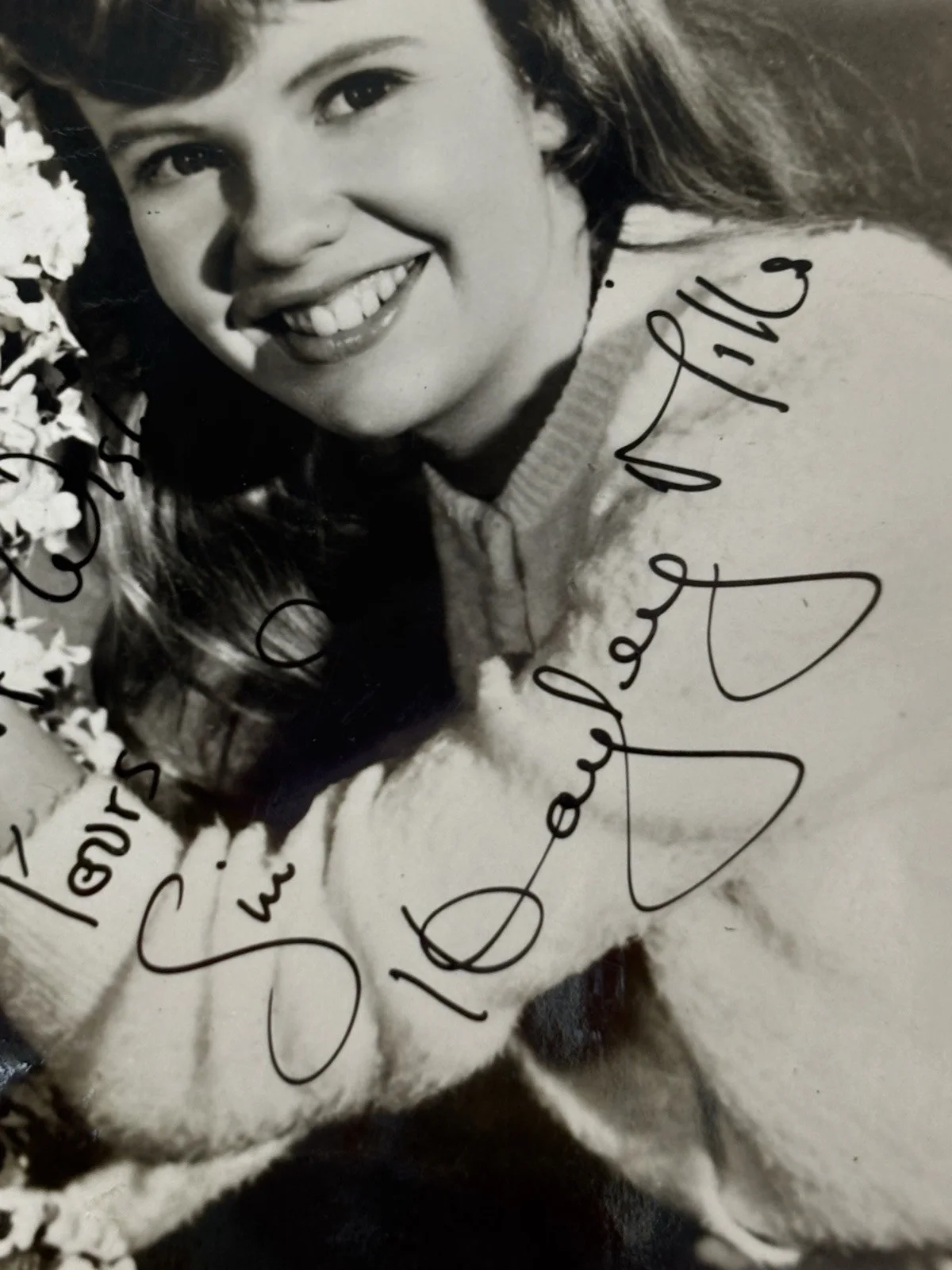 Hayley Mills — Hayley Mills Autographed Vintage B&W Publicity Photo Signed Disney Child Star, изображение 4