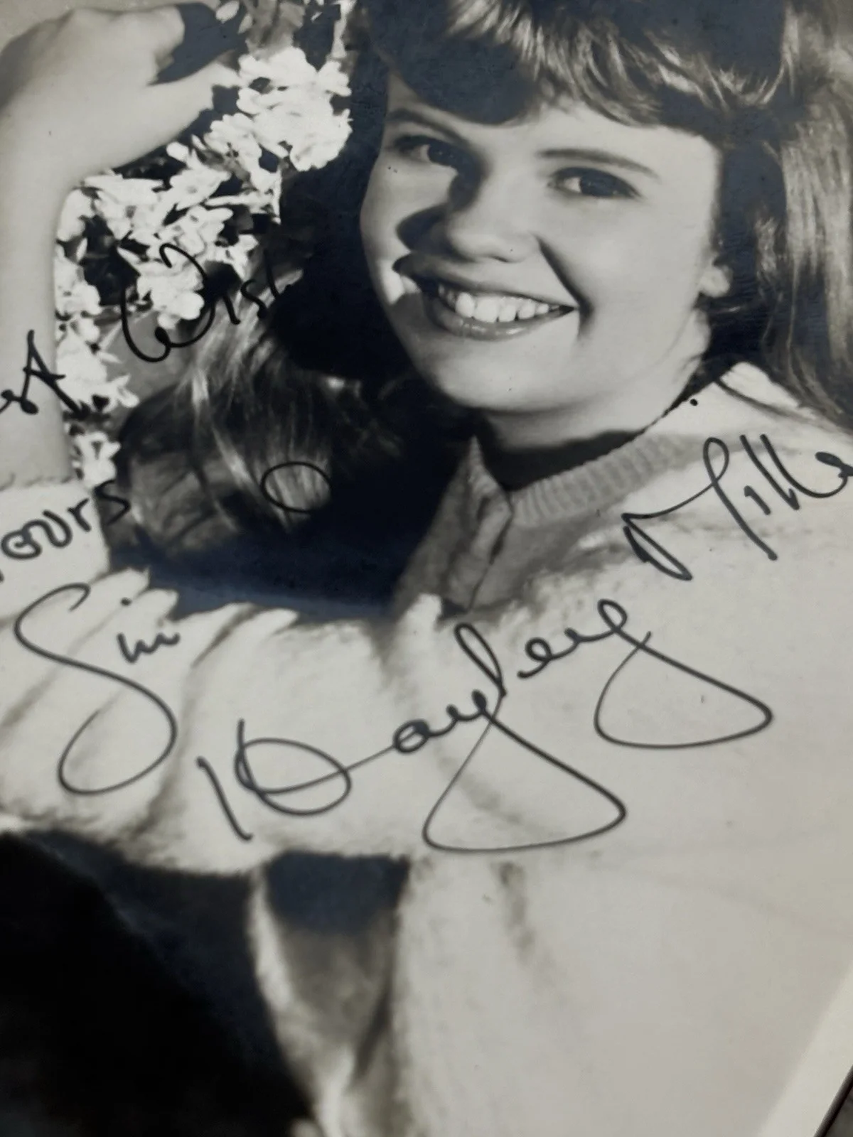 Hayley Mills — Hayley Mills Autographed Vintage B&W Publicity Photo Signed Disney Child Star, изображение 5