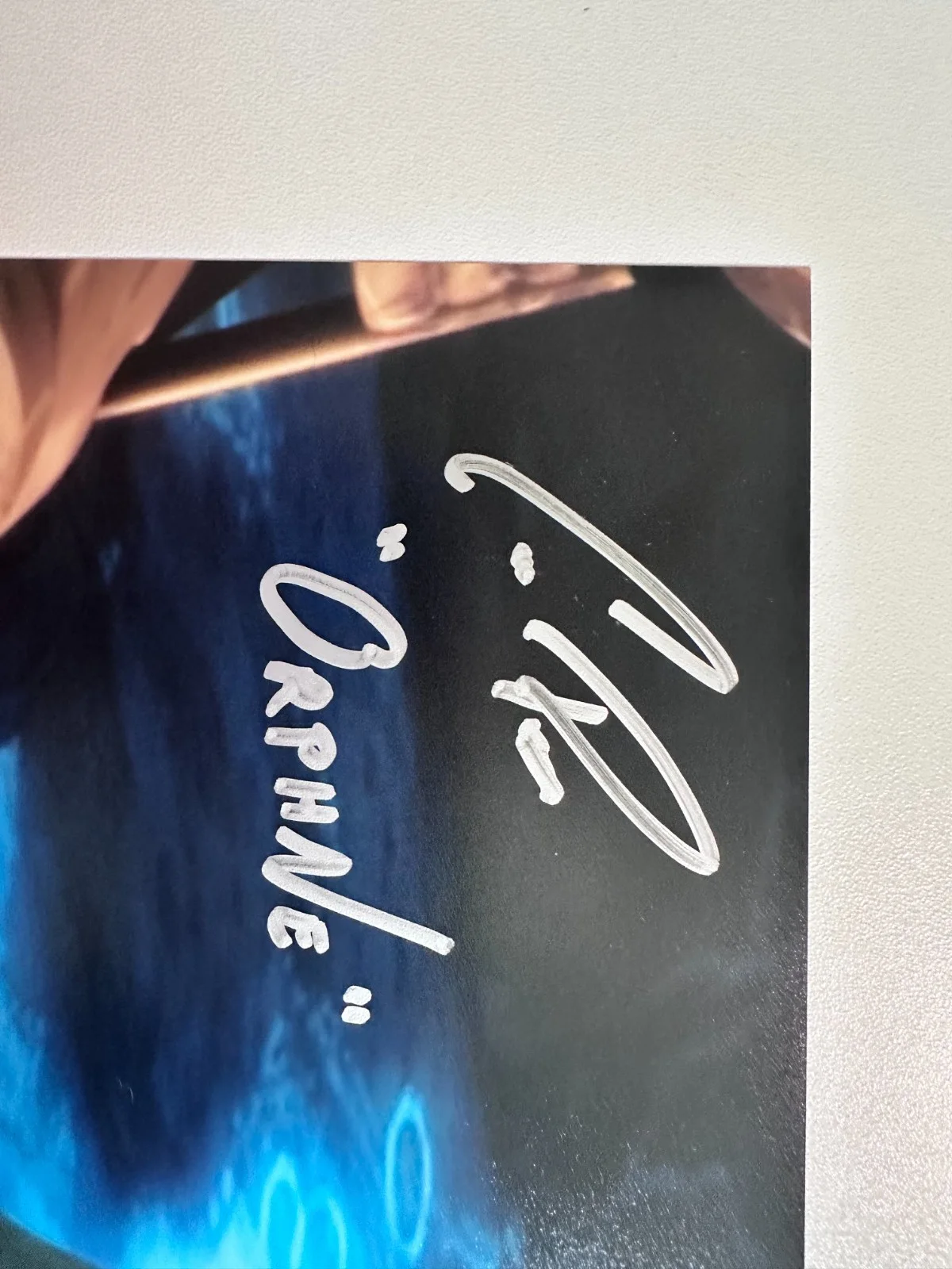 Cara Pifko — Cara Pifko Signed 8x10 Star Wars: The Clone Wars Orphne (with R2-D2) Autograph, изображение 2