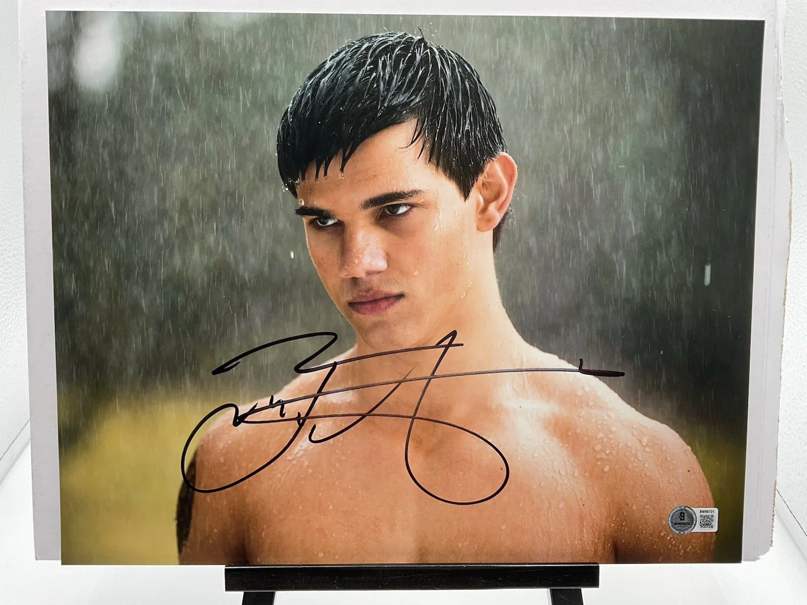 Taylor Lautner — Taylor Lautner signed 11x14 Twilight signed photo BAS Jacob Black Sexy auto Saga