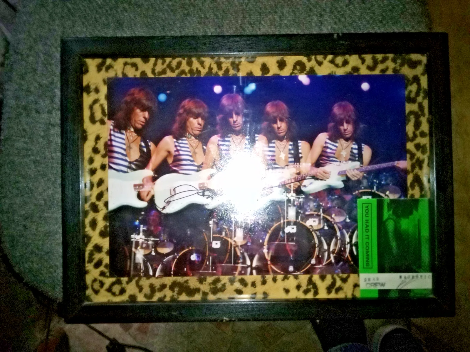 JEFF BECK SIGNED CONCERT PHOTO WITH BACK STAGE PASS FRAMED 11X15, изображение 5