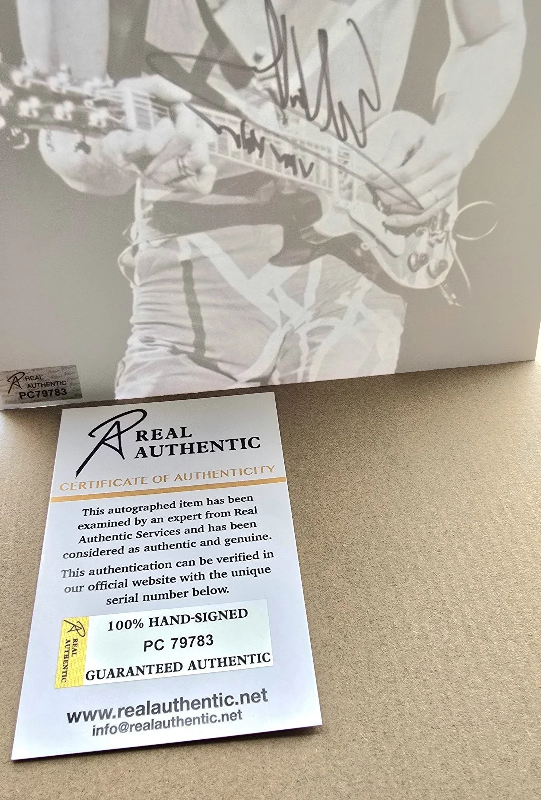 ORIGINAL SIGNED EDDIE VAN HALEN AUTOGRAPH 8X12" W/COA. PHOTO., изображение 5