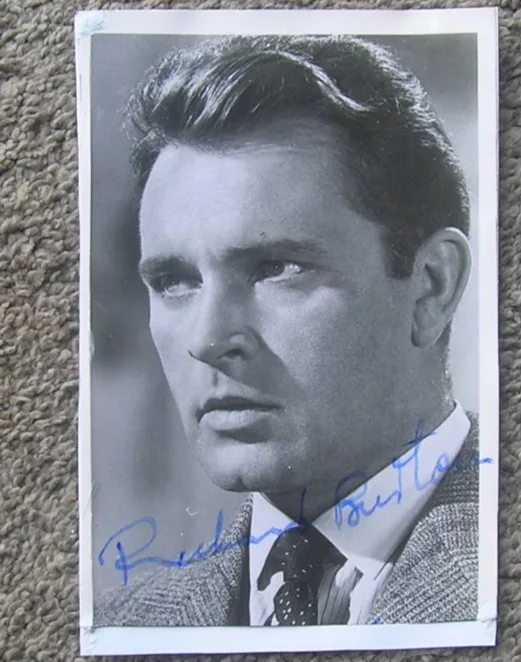 RICHARD BURTON — RICHARD BURTON VINTAGE AUTOGRAPH PHOTO