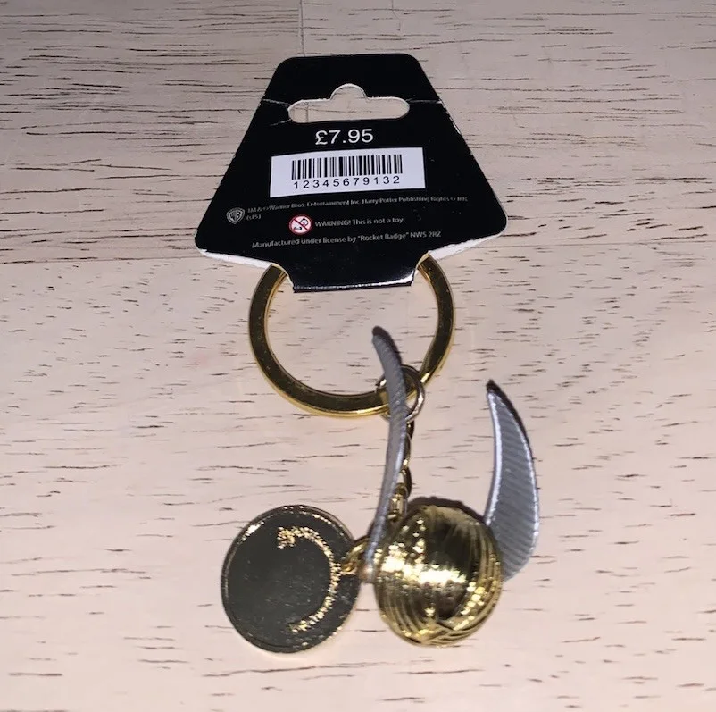 Harry Potter Golden Snitch Limited Edition Keychain Platform 9 3/4 Shop, изображение 2
