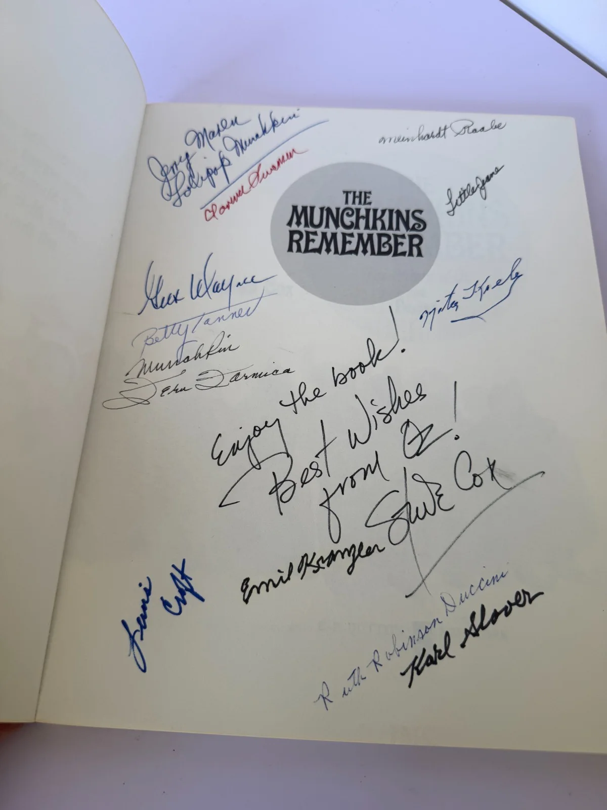 The Wizard of Oz Munchkin's Remembered Book Signed by 13 of the originals, изображение 2