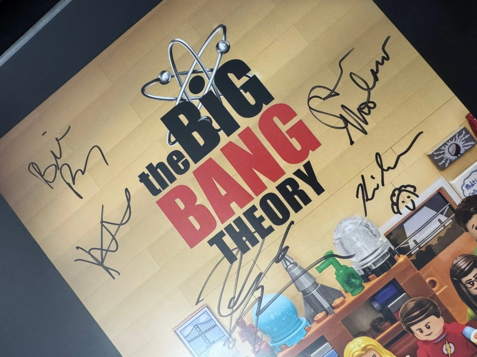 Kaley Cuoco, Johnny Galecki, Kunal Nayyar — Big Bang Theory 6 Autographs 11X17 Poster SDCC Lego, изображение 2