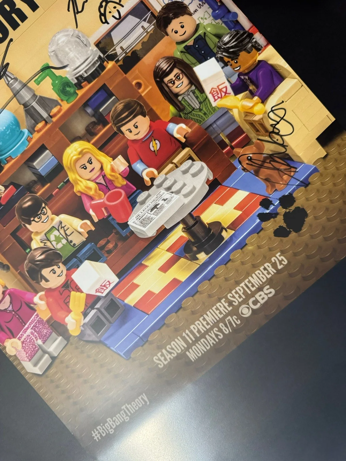 Kaley Cuoco, Johnny Galecki, Kunal Nayyar — Big Bang Theory 6 Autographs 11X17 Poster SDCC Lego, изображение 3