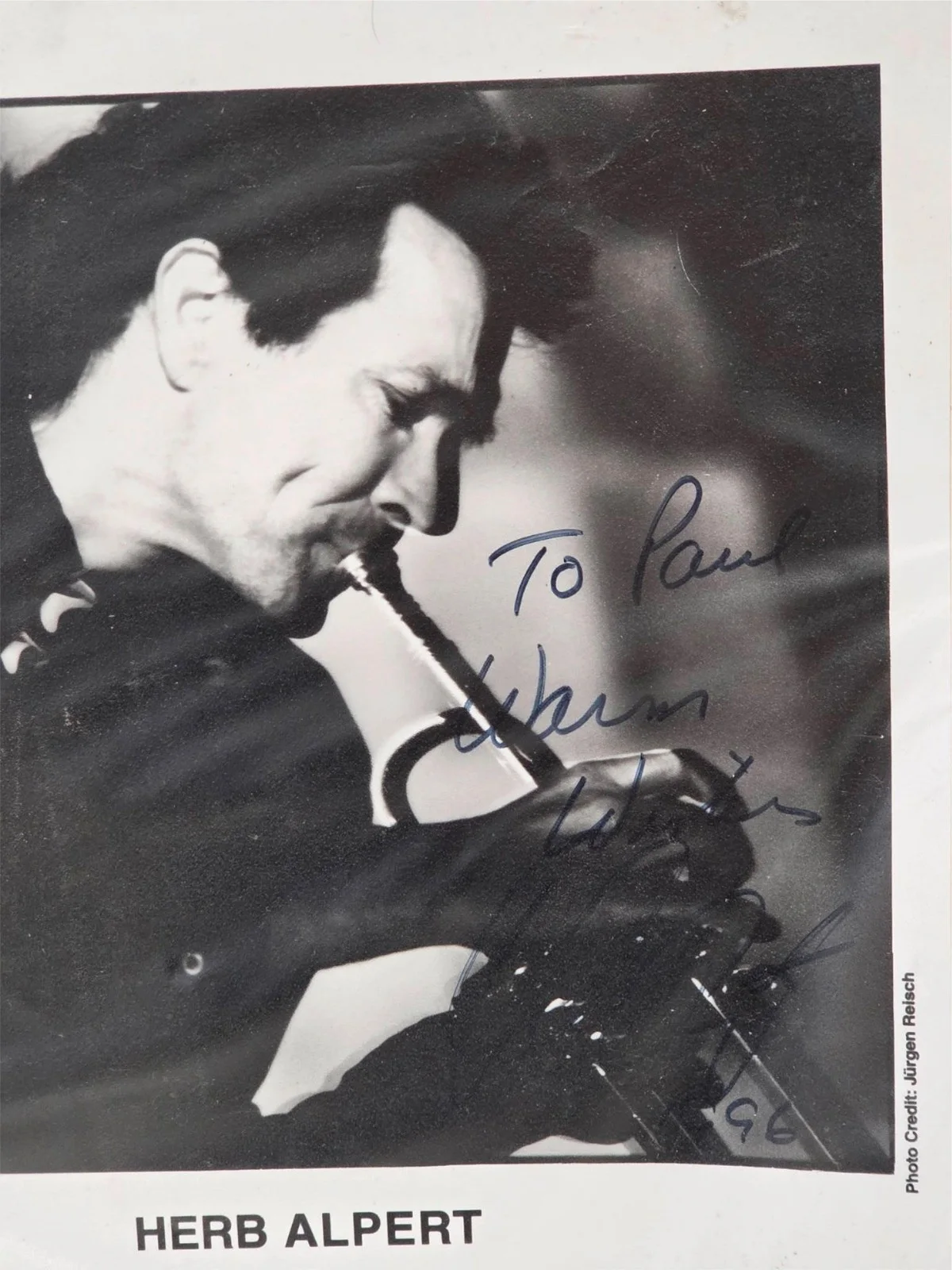 Herb Alpert Autographed Photo 8x10 B&W Trumpet Jazz Signed Promo, изображение 2