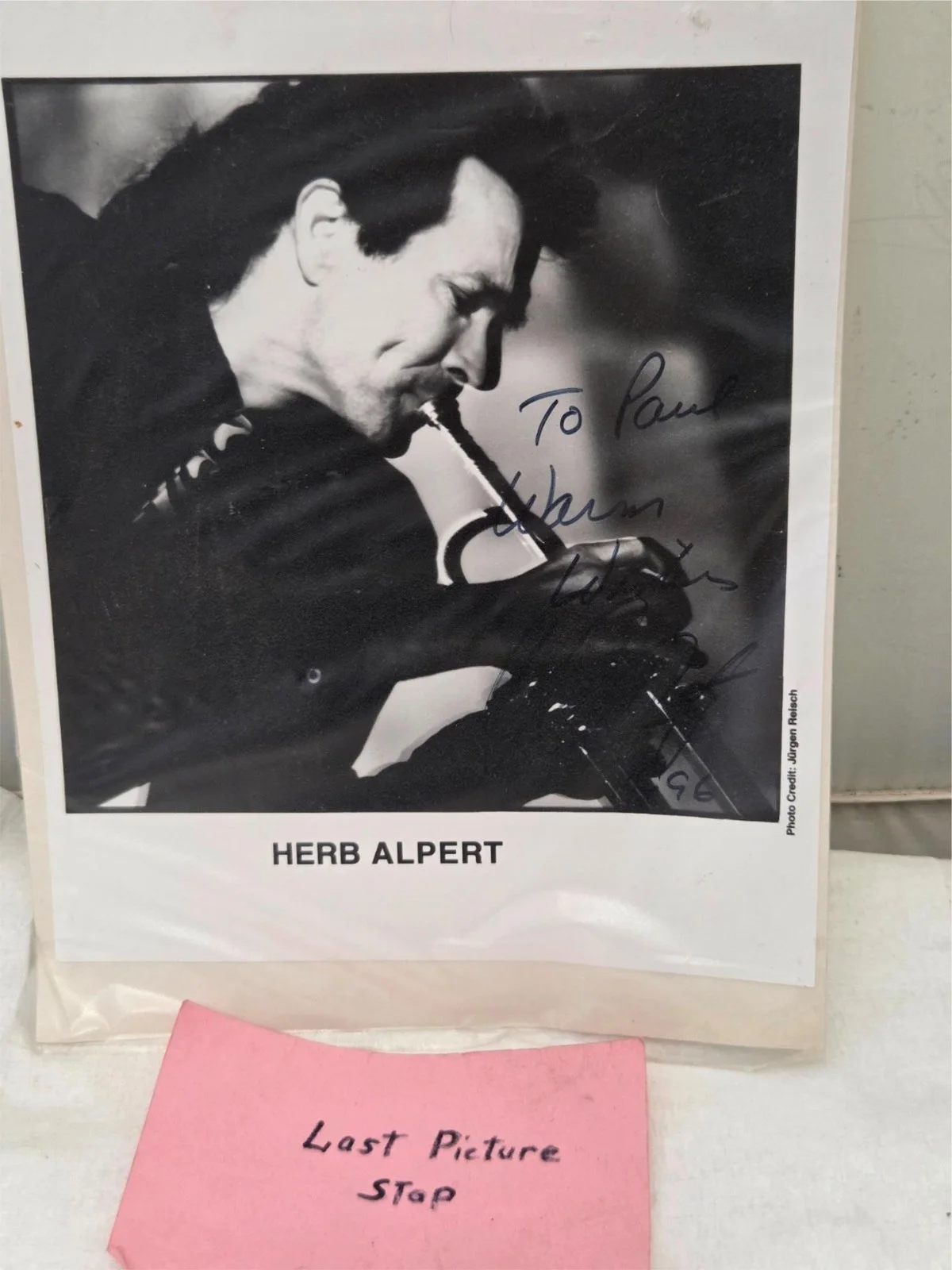 Herb Alpert Autographed Photo 8x10 B&W Trumpet Jazz Signed Promo, изображение 5
