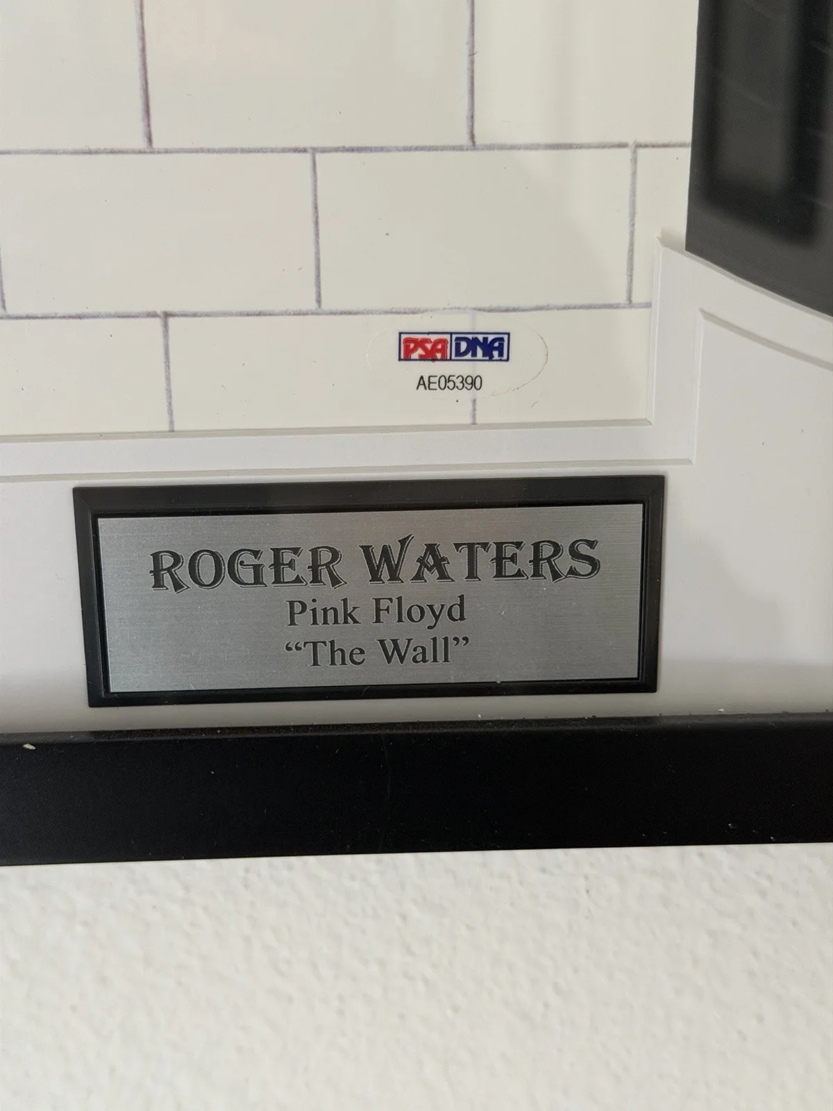 Pink Floyd Roger Waters Signed "Wall" LP Display PSA/DNA, image 4