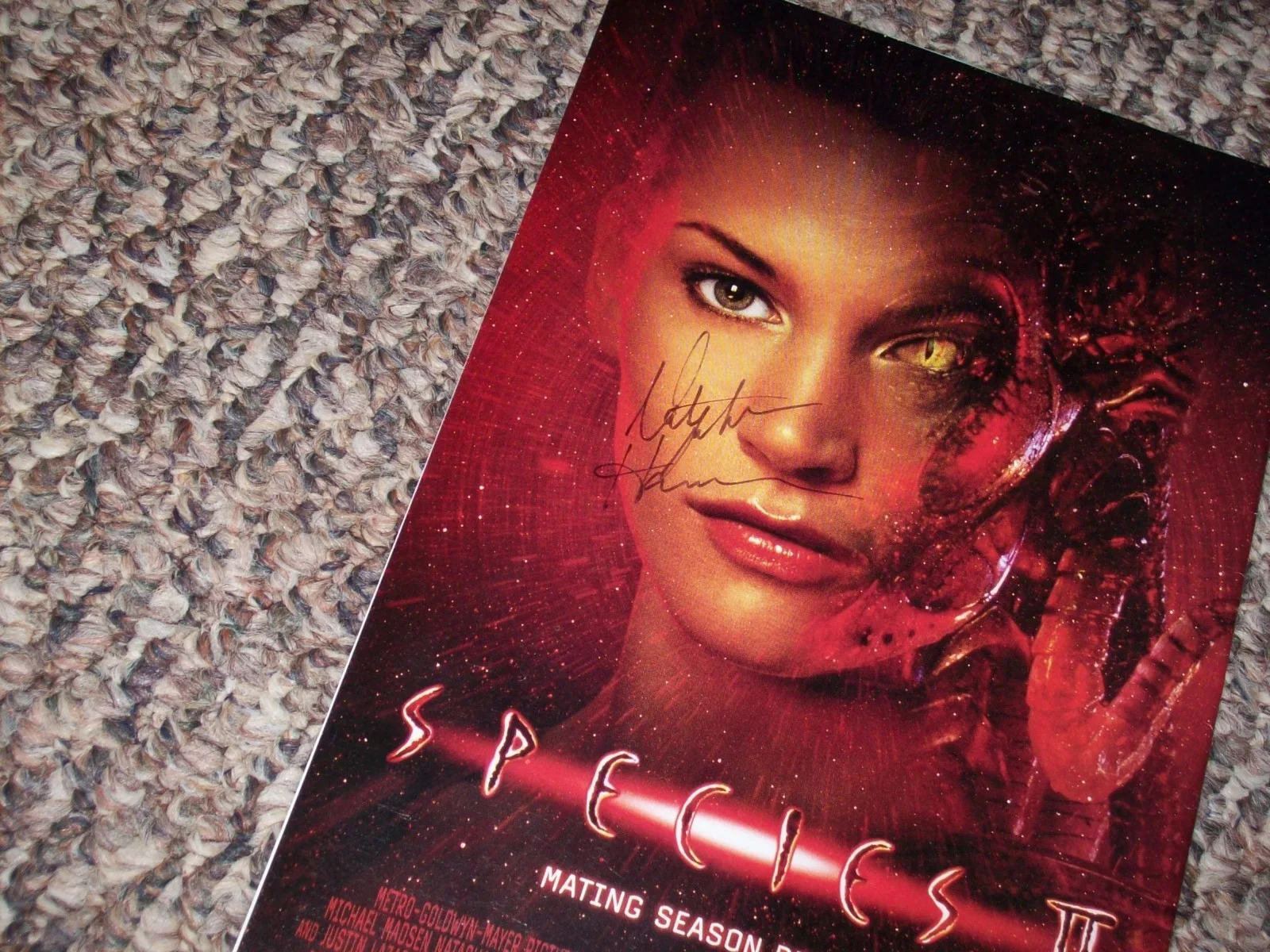 Natasha Henstridge Hand Signed Autographed Species 2 Movie Photo Page, изображение 2