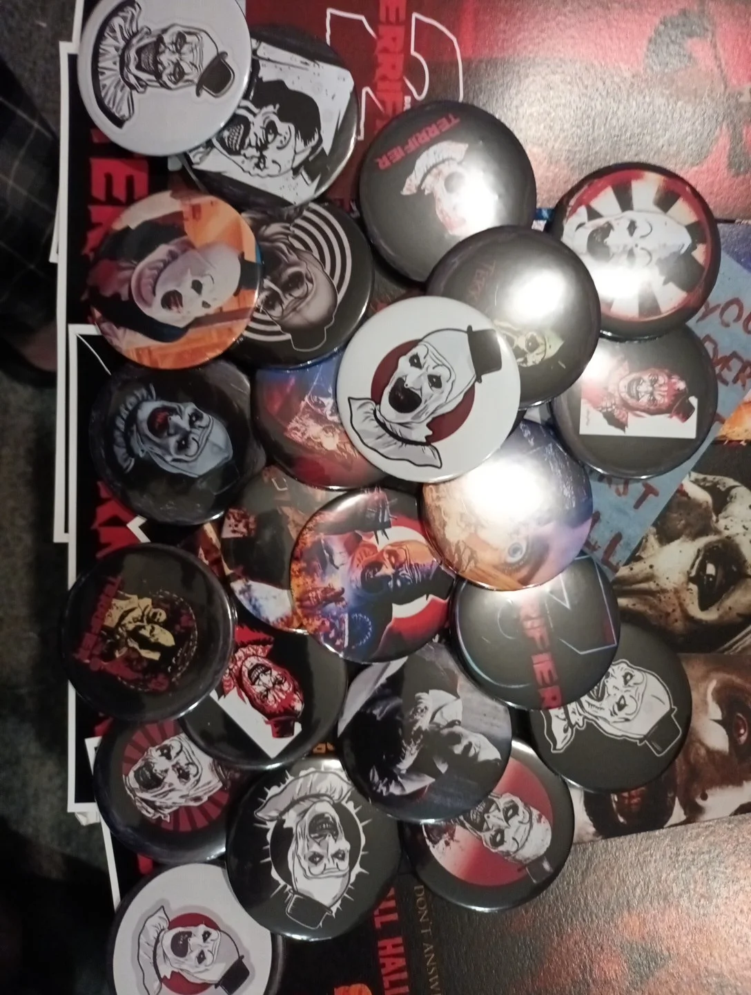 Terrifier Mega Collection Bundle. 30 Lobby Cards, 24 Badges, 8 Christmas Cards, image 4