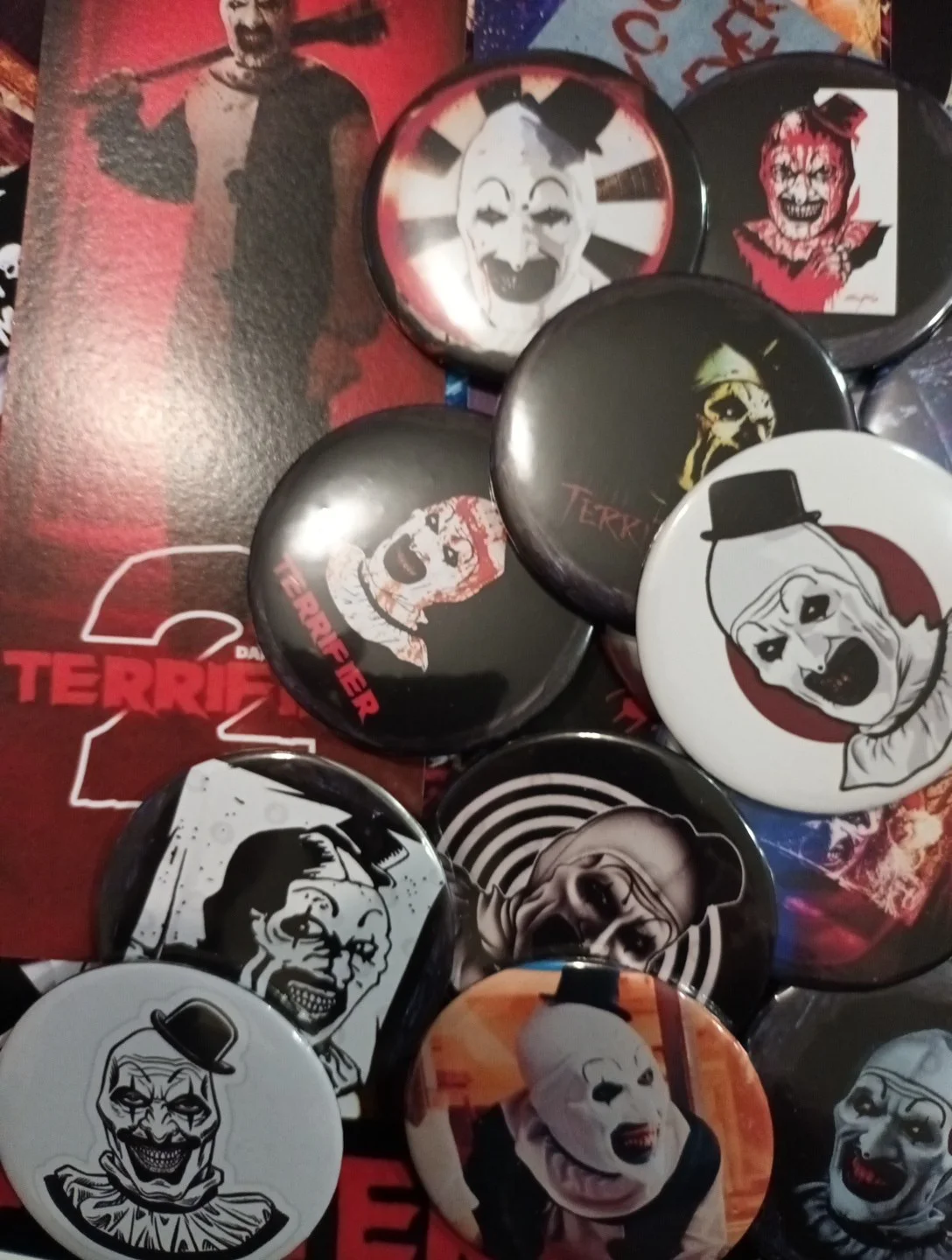 Terrifier Mega Collection Bundle. 30 Lobby Cards, 24 Badges, 8 Christmas Cards, image 5