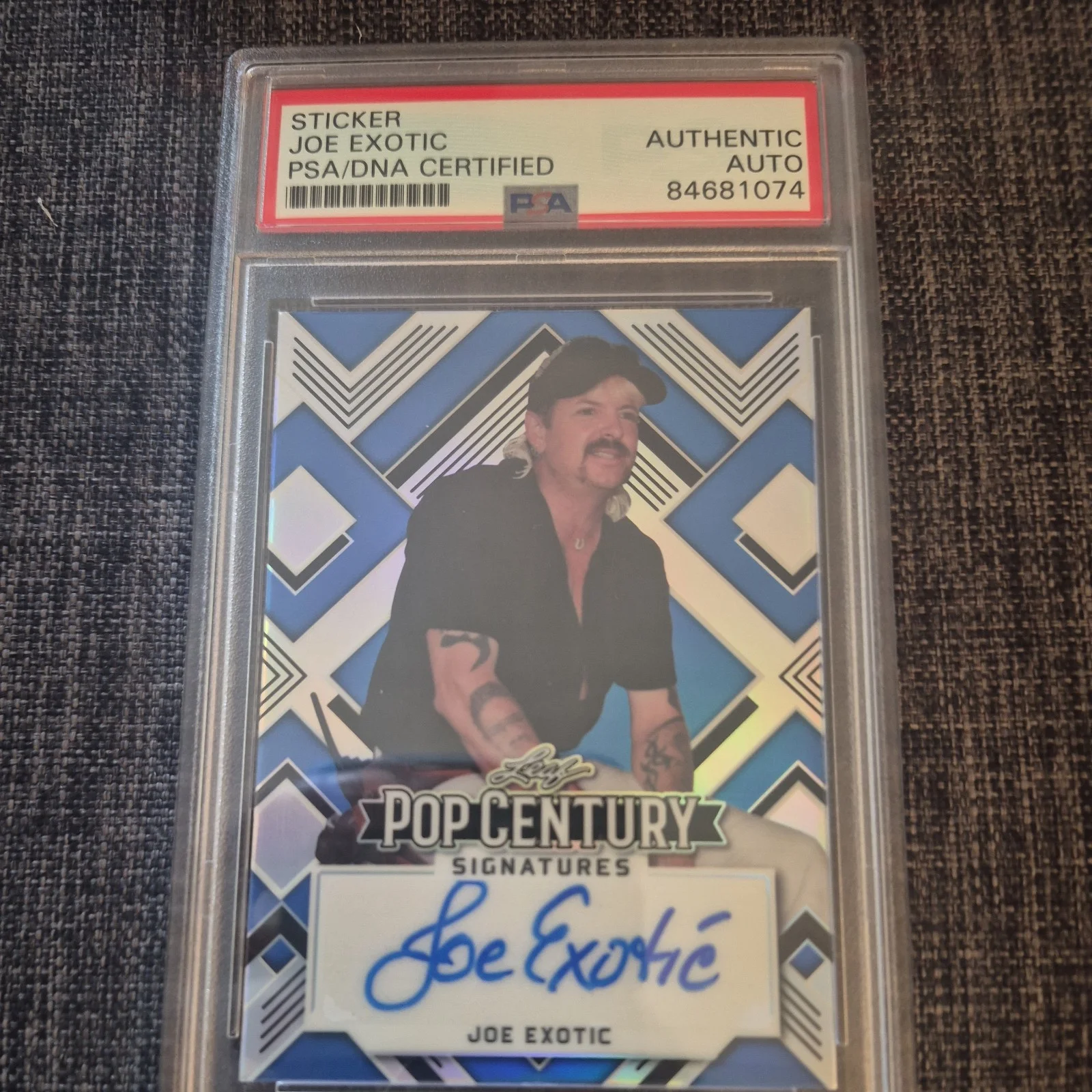 Joe Exotic — Joe Exotic Tiger King Signed Autograph Original PSA/DNA COA Slab Trading Card