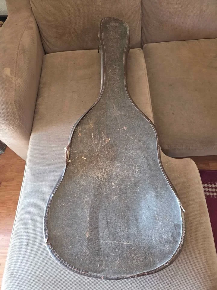 acoustic guitar signed by band members of Rocket From the Crypt punk rock band, image 5