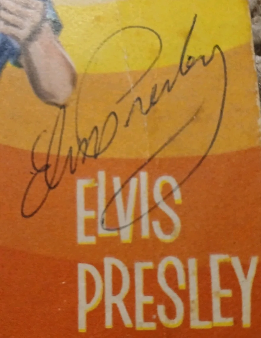 ELVIS PRESLEY * JSA * Signed Italian Photobook Undedicated Autograph, image 2
