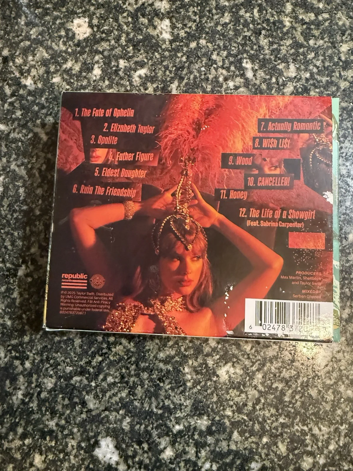 THE LIFE OF A SHOWGIRL: SWEAT AND PERFUME EDITION TAYLOR SWIFT DELUXE CD, изображение 2