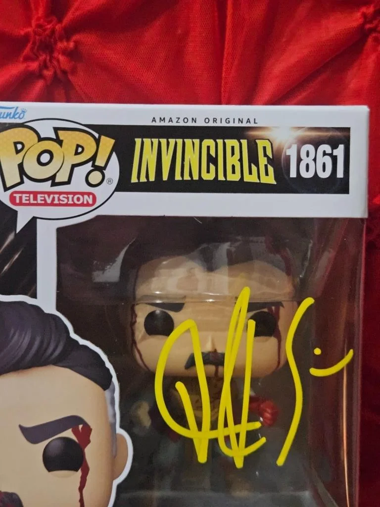 JK SIMMONS — JK SIMMONS HAND SIGNED AUTOGRAPHED FUNKO POP! 1861 OMNI MAN INVINCIBLE W/ COA, image 3
