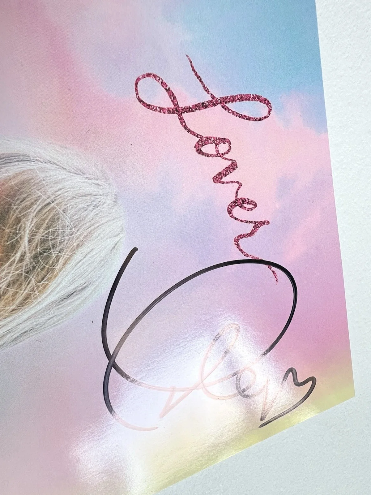 TAYLOR SWIFT SIGNED LOVER CD BOOKLET COA INCLUDED -OFFERS WELCOME!, изображение 2