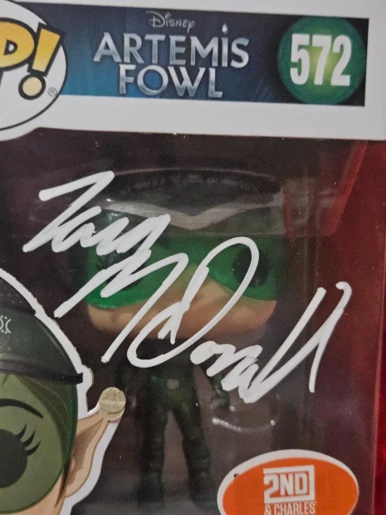 LARA MCDONNELL — LARA MCDONNELL SIGNED AUTOGRAPHED FUNKO POP! 572 ARTEMIS FOWL HOLLY SHORT W/ COA, изображение 2