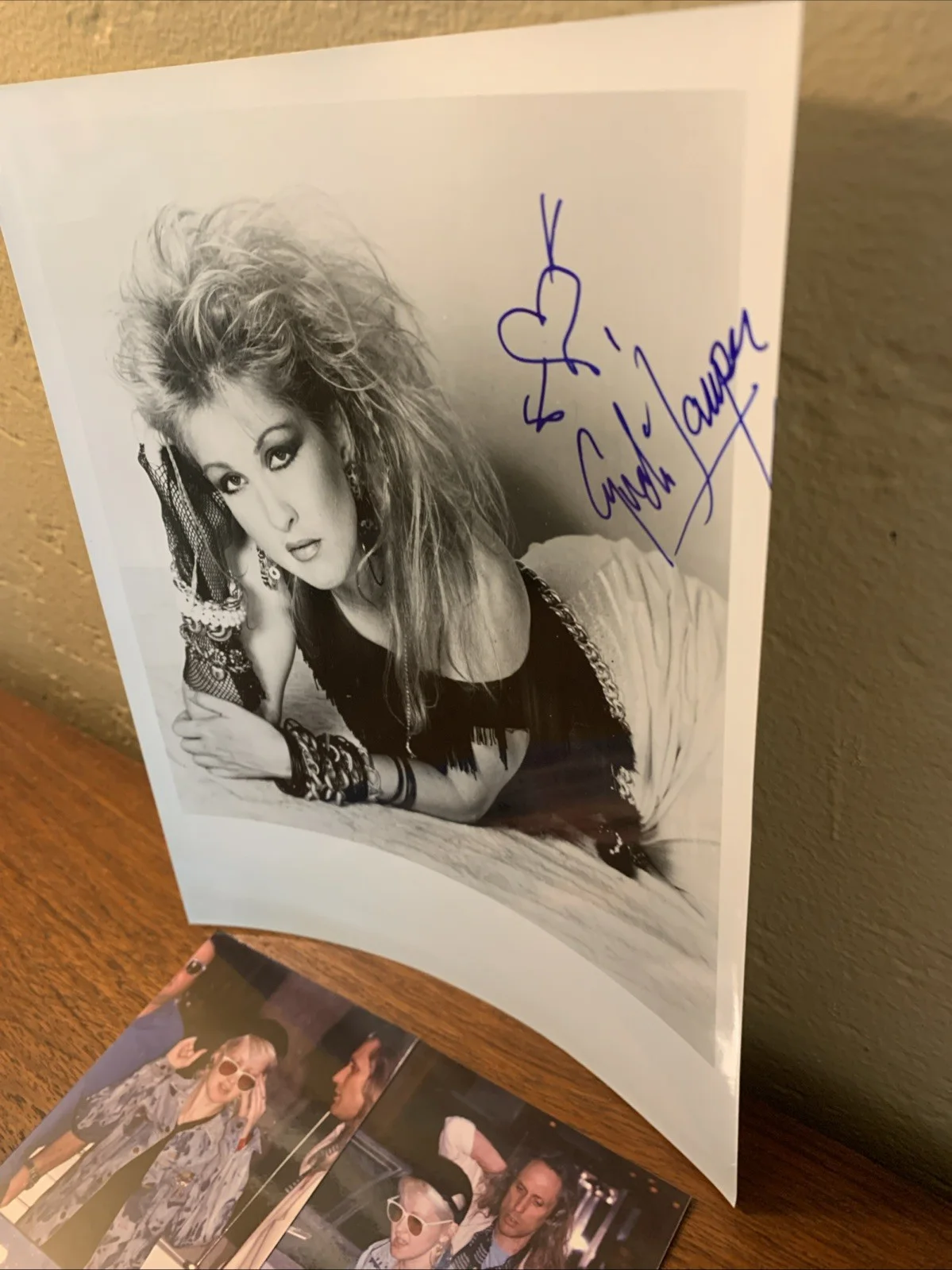 CYNDI LAUPER AUTHENTIC HAND SIGNED & INSCRIBED IN PERSON AUTOGRAPHED 8x10, изображение 2