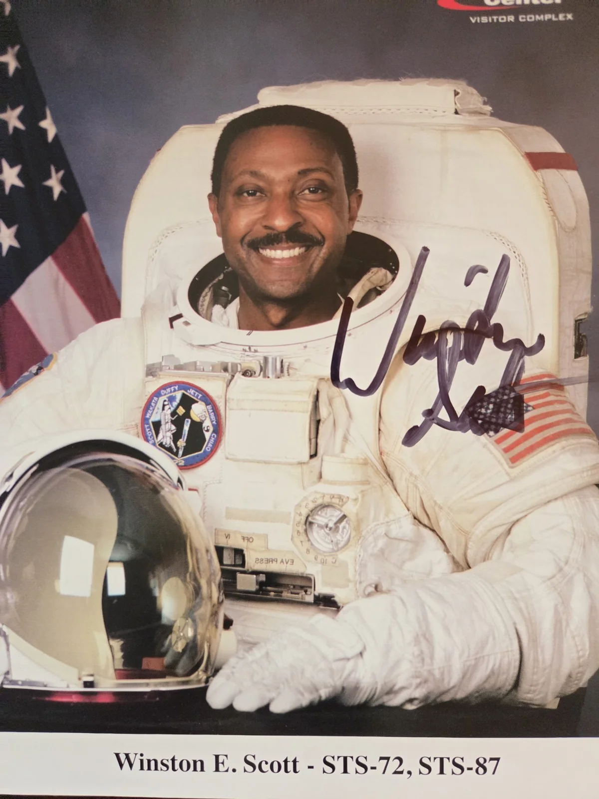 Winston E. Scott — Winston E. Scott STS-72 & STS-87 SHUTTLE Astronaut Signed NASA 8x10 LITHO PHOTO, изображение 2