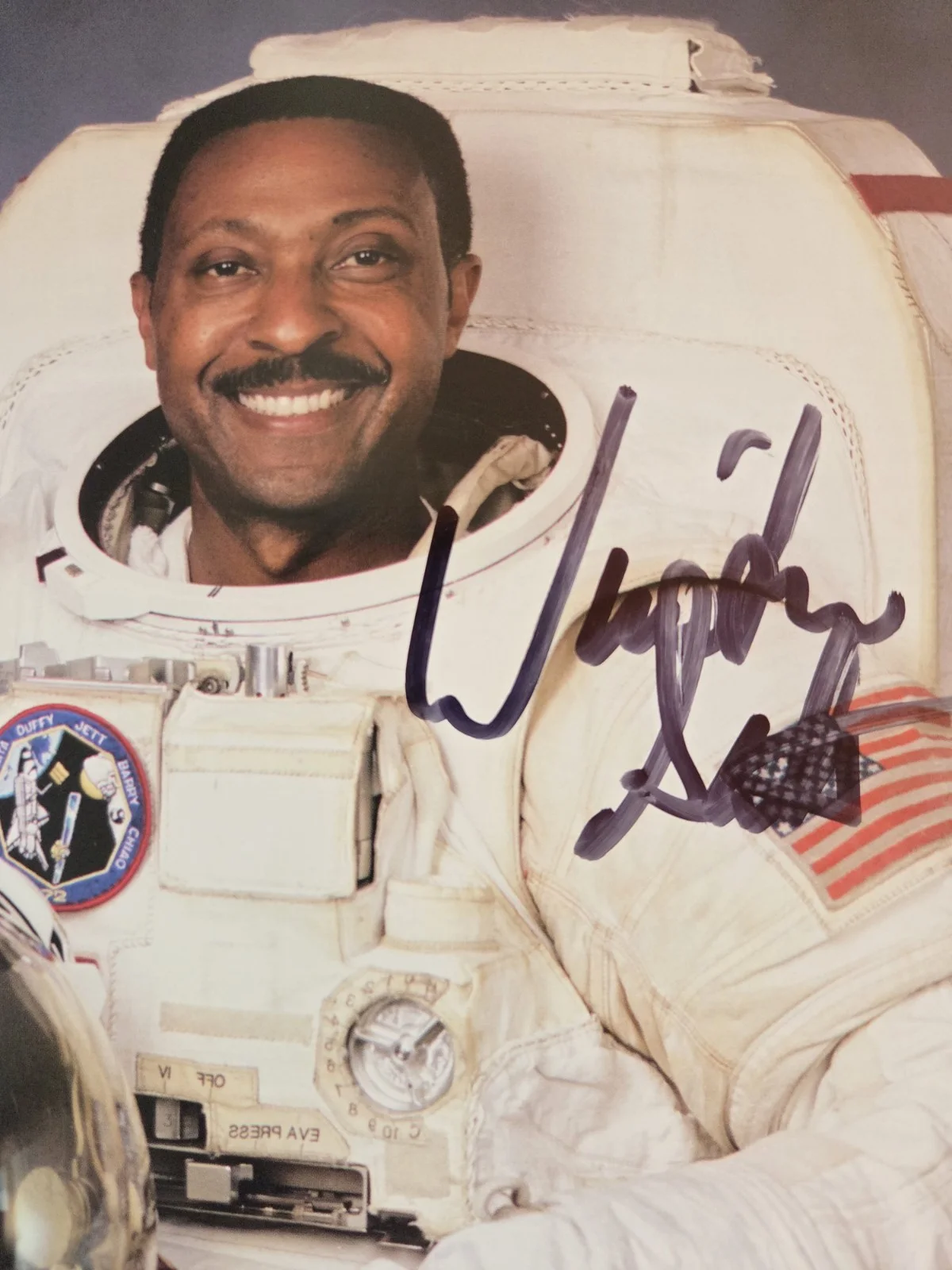 Winston E. Scott — Winston E. Scott STS-72 & STS-87 SHUTTLE Astronaut Signed NASA 8x10 LITHO PHOTO, изображение 3