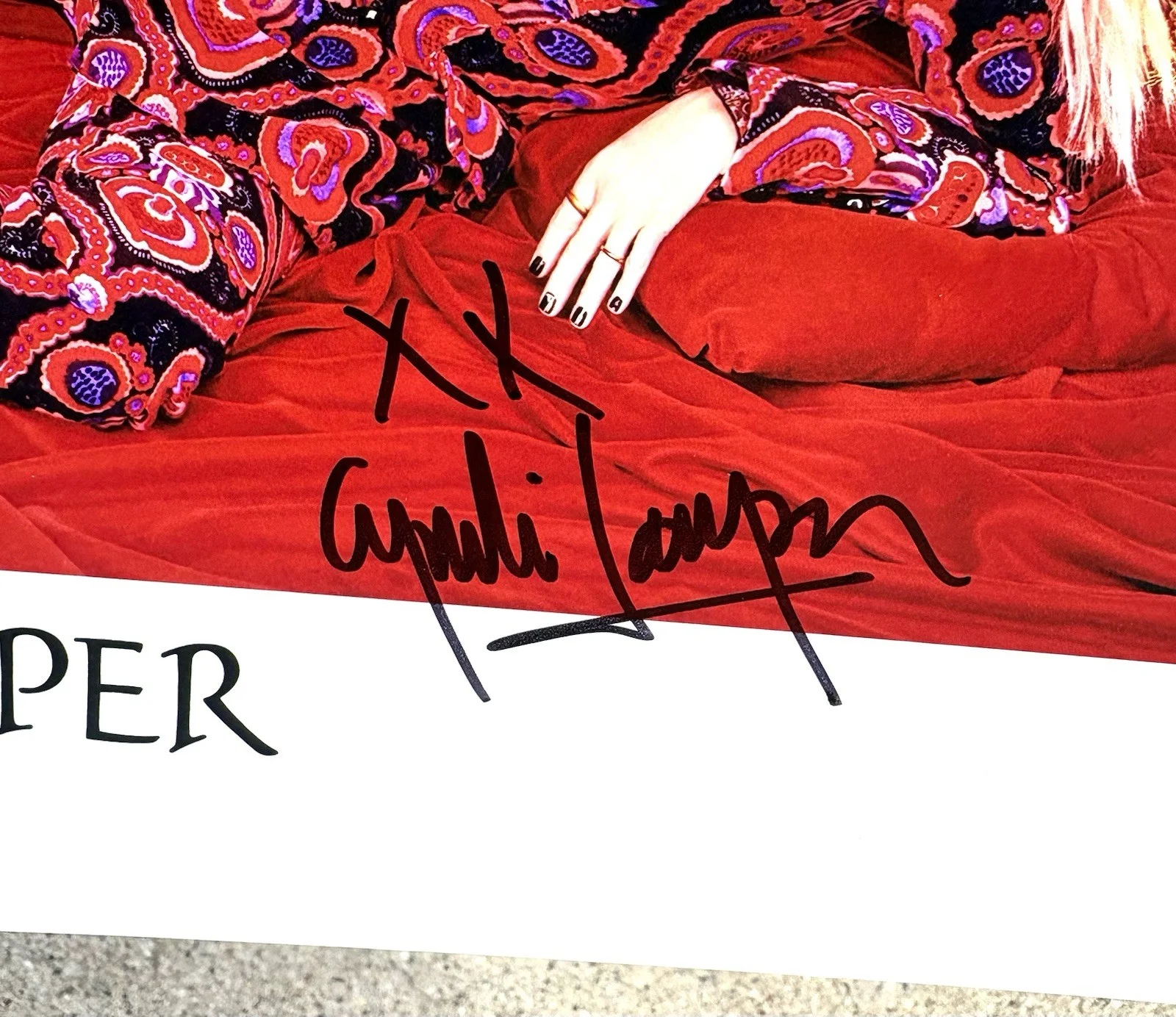CYNDI LAUPER SIGNED 8x10 Photo BECKETT AUTHENTICATION HOLOGRAM, изображение 2