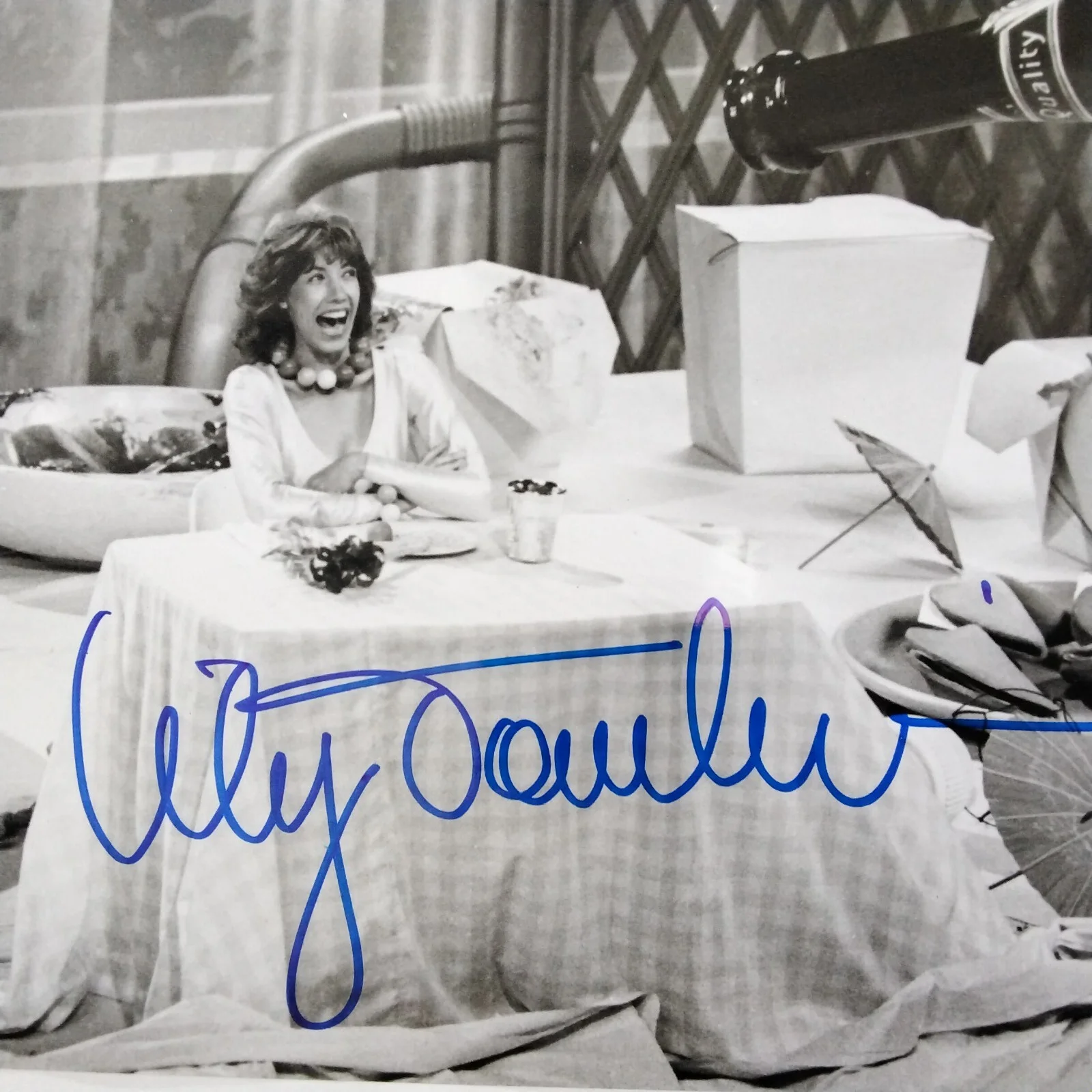 Lily Tomlin SIGNED 1981 Photo Movie TV Actress Shrinking Woman 9 to 5 Comedy COA, изображение 3