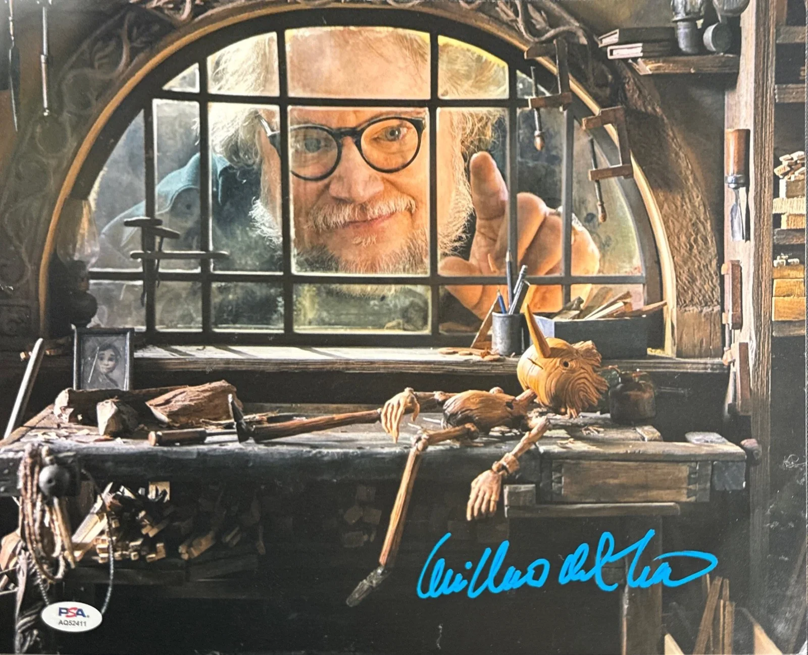 Guillermo Del Toro — Guillermo Del Toro Signed 11x14 Director Pinocchio Photo PSA AQ52411, image 2