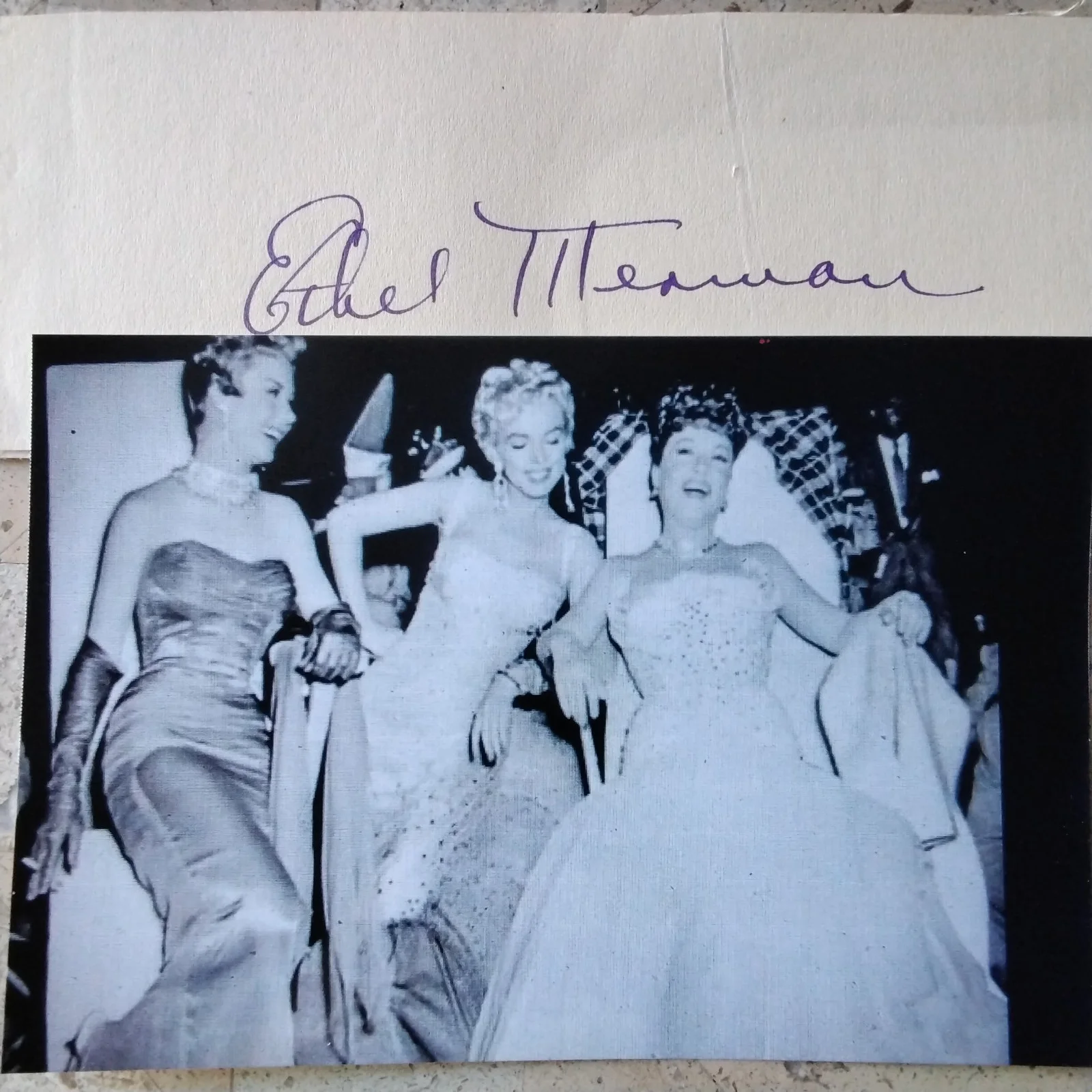 Ethel Merman SIGNED Paper Photo Stage Film Actress No Show Business Gypsy Berlin, изображение 2