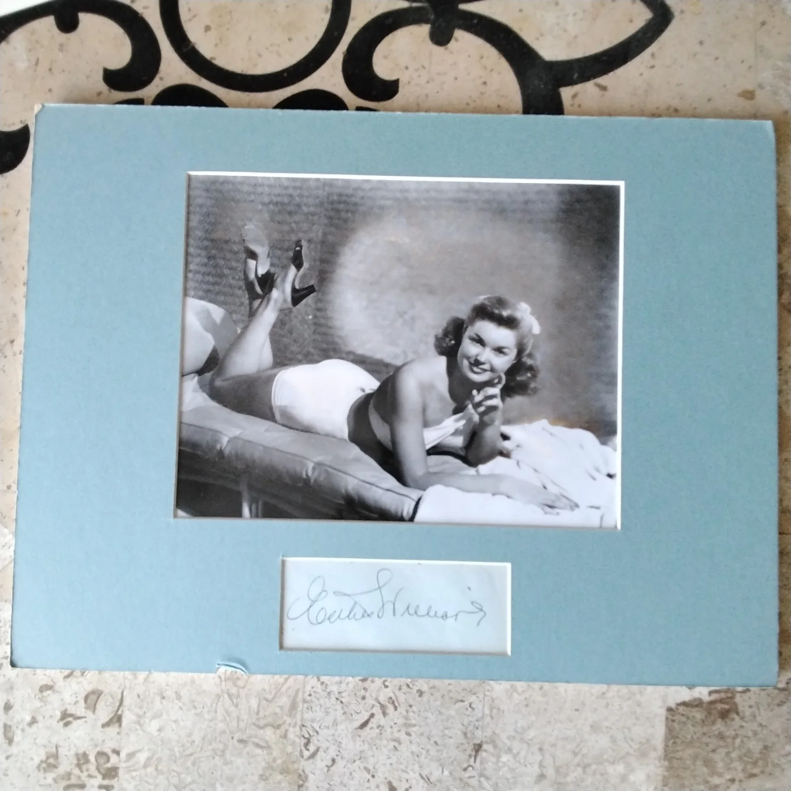 Esther Williams SIGNED Paper Photo 50s Film Actress Million $ Mermaid MGM Matted, изображение 2