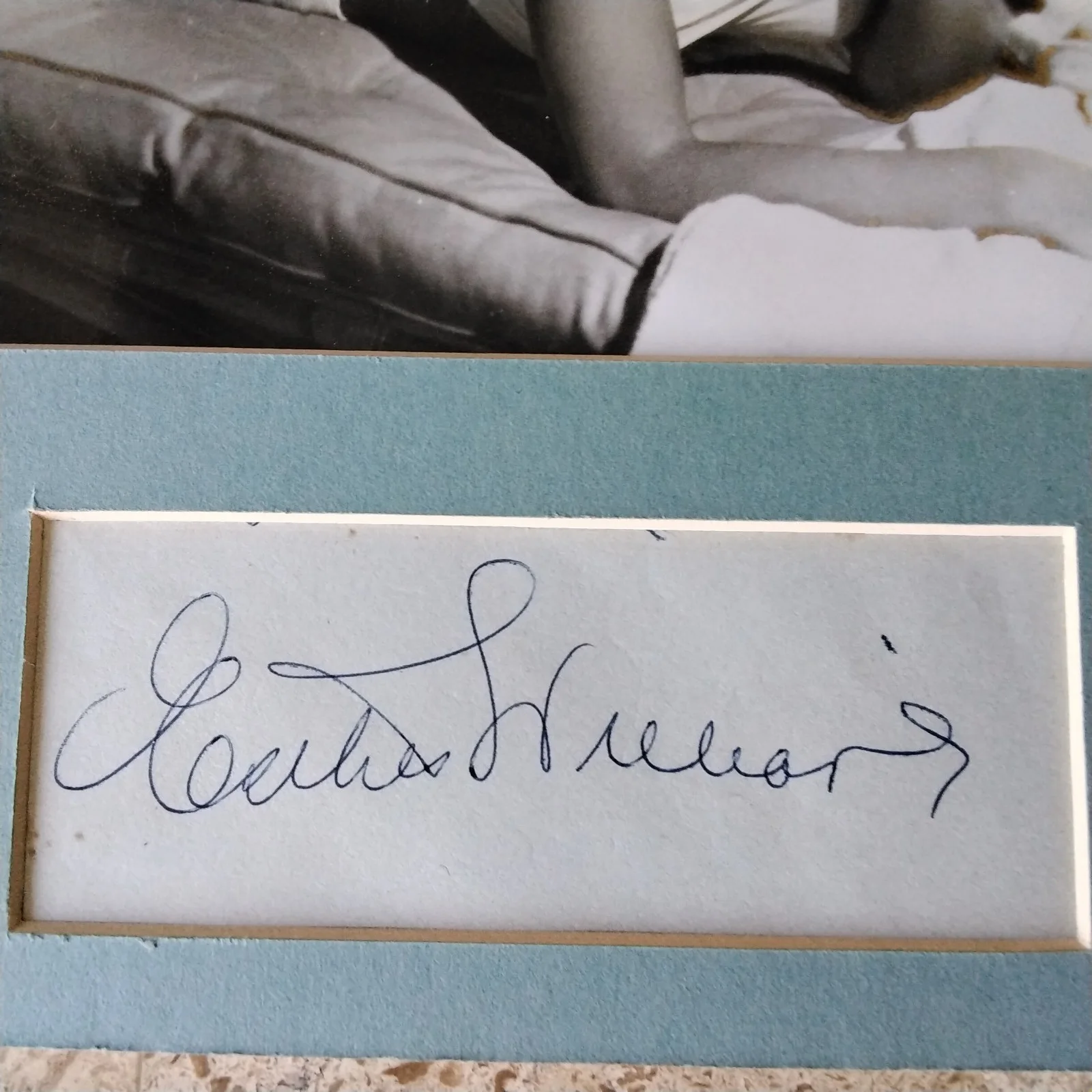 Esther Williams SIGNED Paper Photo 50s Film Actress Million $ Mermaid MGM Matted, изображение 4