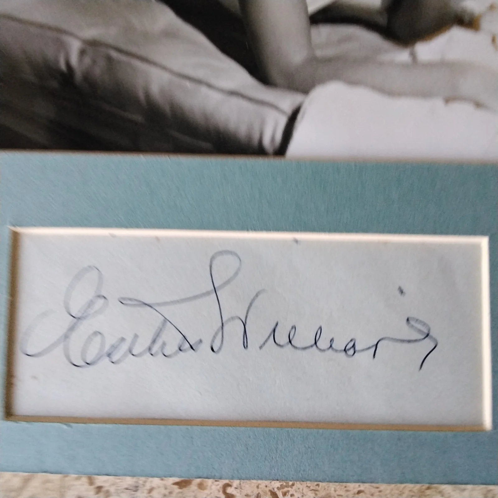 Esther Williams SIGNED Paper Photo 50s Film Actress Million $ Mermaid MGM Matted, изображение 5