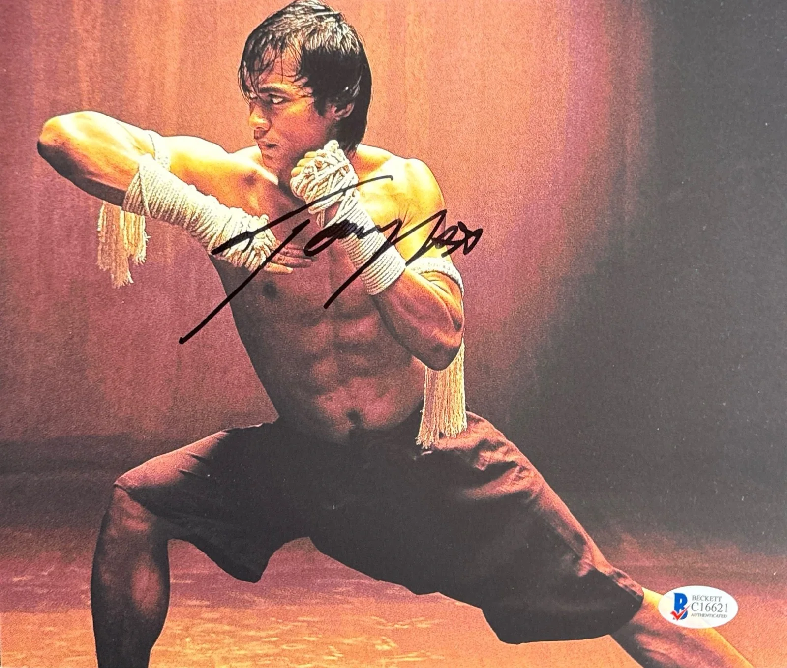 Tony Jaa — Tony Jaa Signed 8x10 ONG-BAK Photo BAS C16621, изображение 2