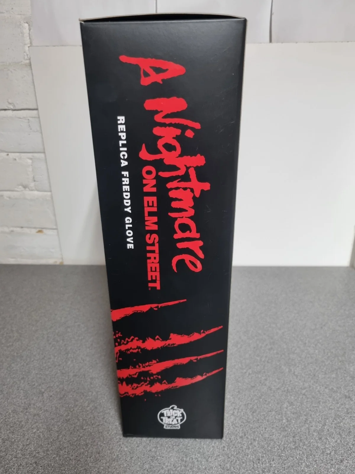 Trick Or Treat Studio's Nightmare On Elm Street Replica Freddy Glove 1:1 Scale, image 2