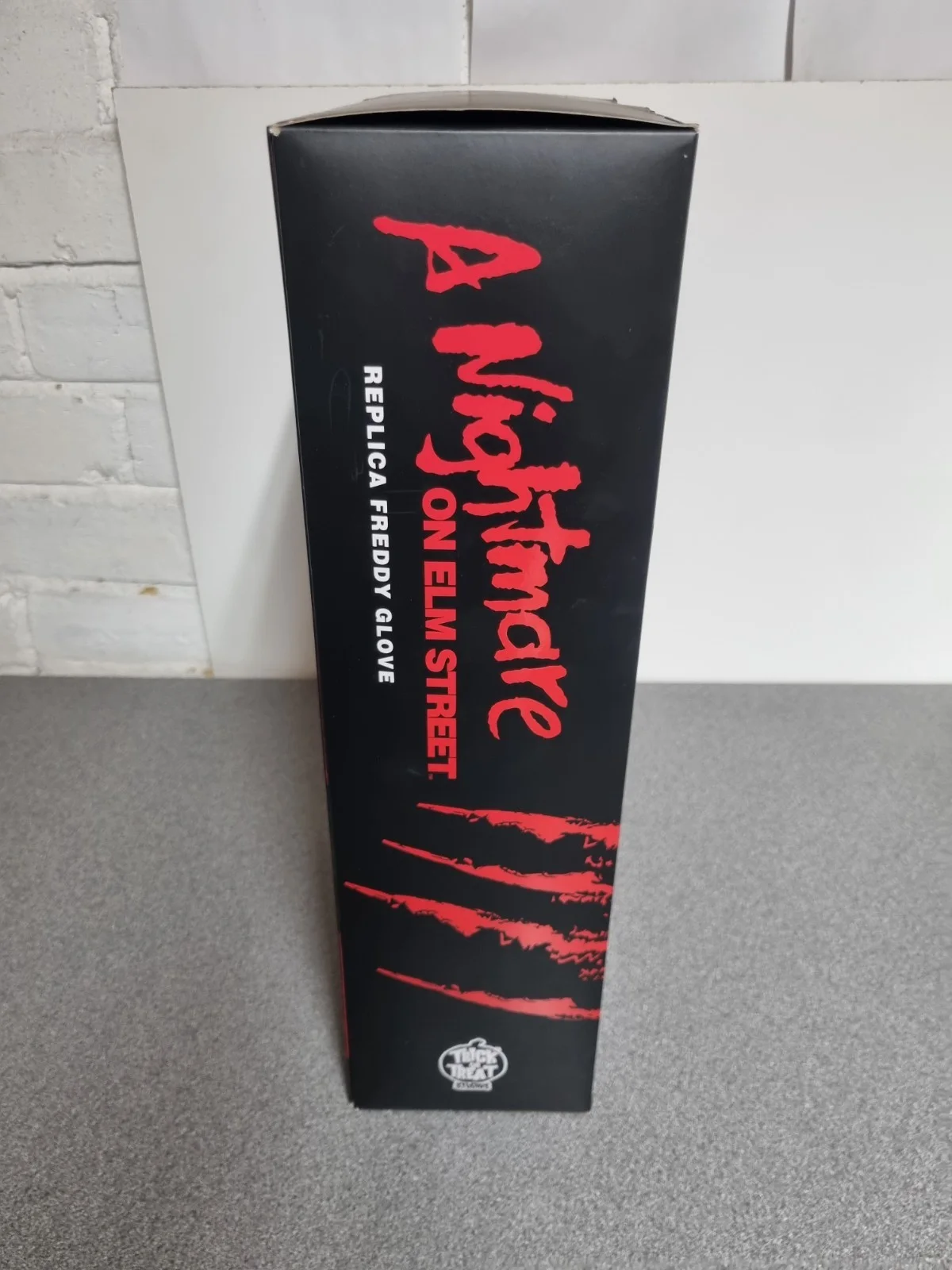 Trick Or Treat Studio's Nightmare On Elm Street Replica Freddy Glove 1:1 Scale, image 4