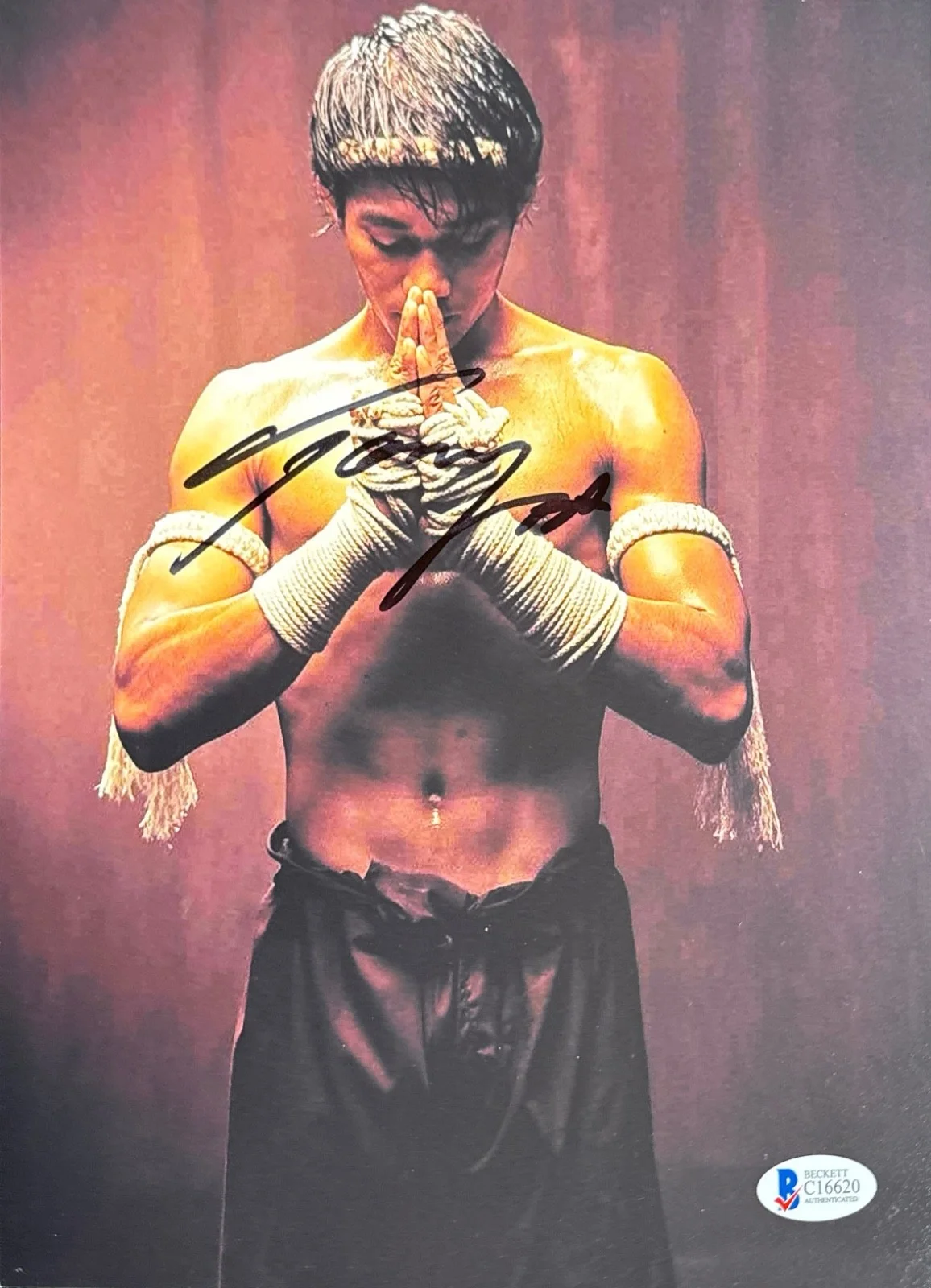 Tony Jaa — Tony Jaa Signed 8x10 ONG-BAK Photo BAS C16620, image 2