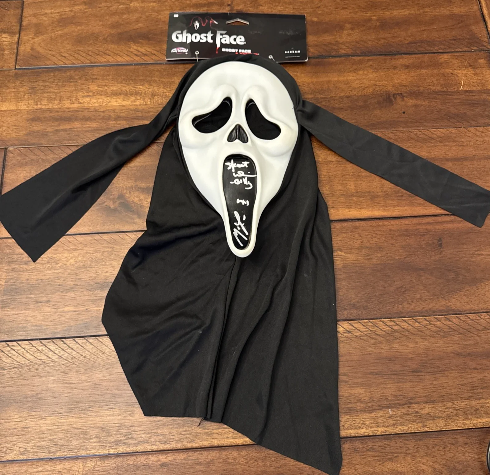 Matthew Lillard & Skeet Ulrich — Skeet Ulrich & Matthew Lillard Signed Auto Scream Ghost Face Mask Beckett COA !!