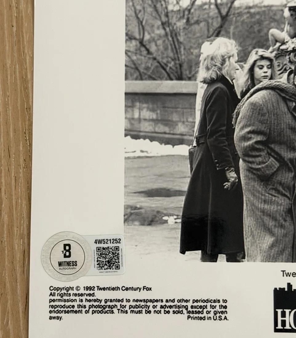 Macaulay Culkin — MACAULAY CULKIN SIGNED HOME ALONE 8X10 PHOTO BECKETT BAS, image 2