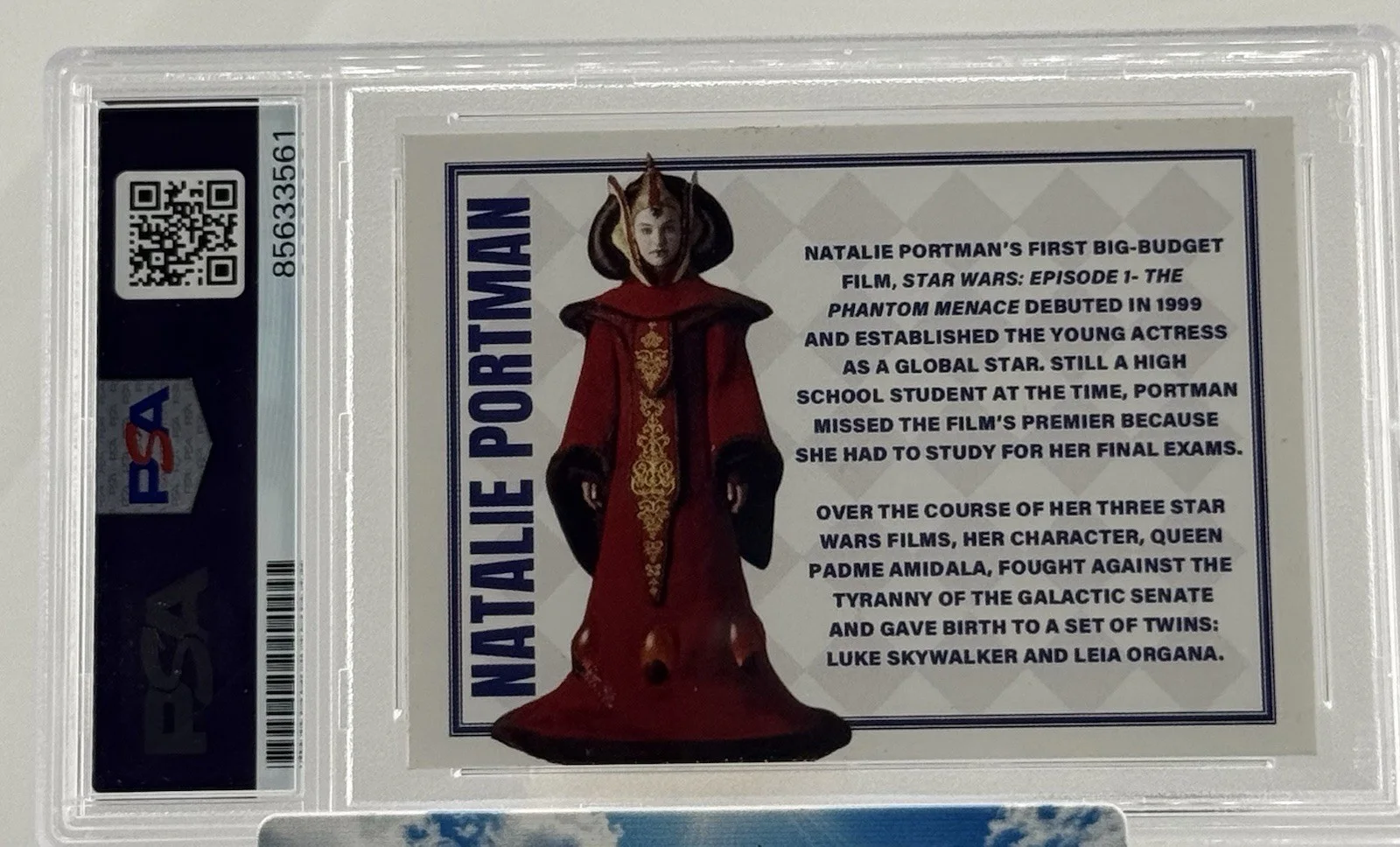 Natalie Portman — Natalie Portman Star Wars Signed Auto Custom Cut #'d 1/1 Trading Card PSA/DNA, image 2
